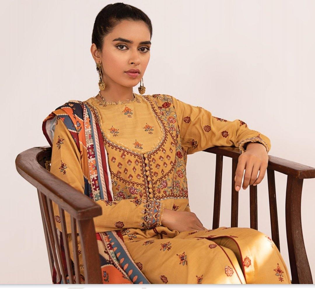 img_qalamkar_q_line_linen_awwal_boutique