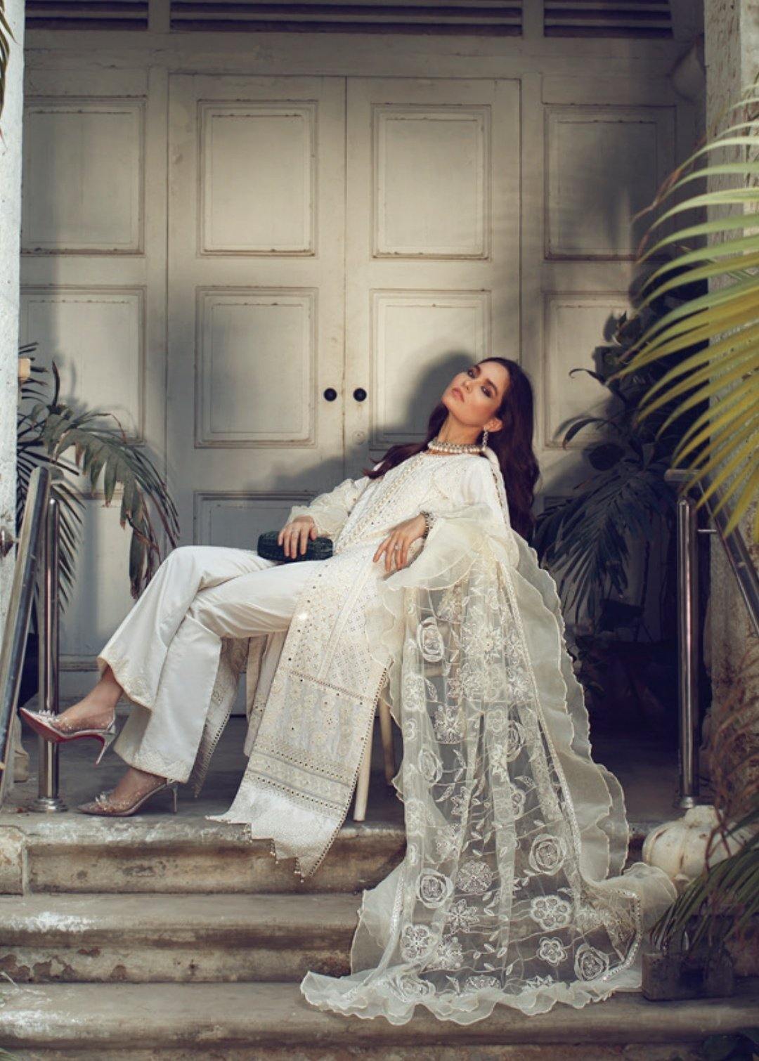 img_rouche_chikankari_lawn_2020_awwal_boutique