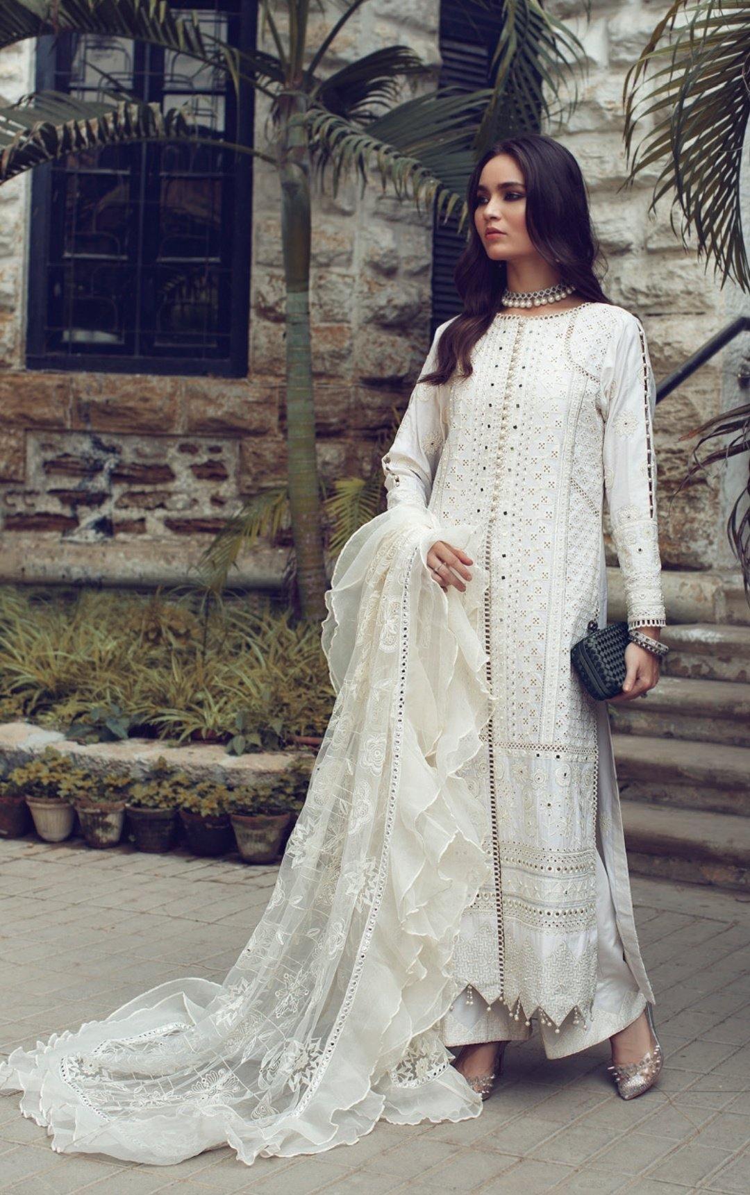 img_rouche_chikankari_lawn_2020_awwal_boutique