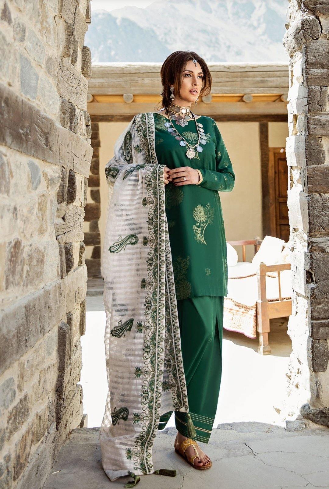 img_saira_rizwan_ittehad_winter_collection_awwal_boutique