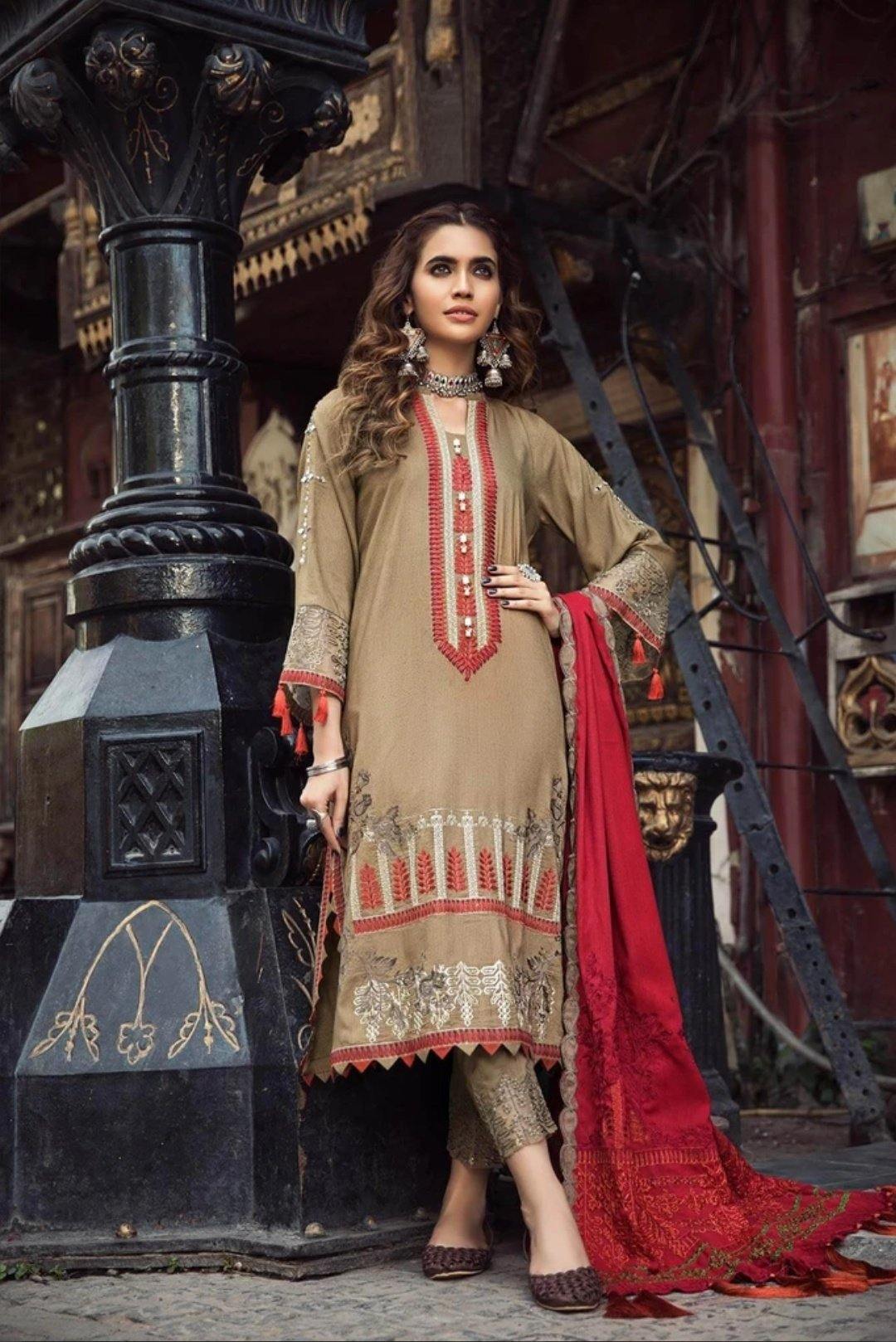 img_charizma_masakali_signature_winter_collection_awwal_boutique