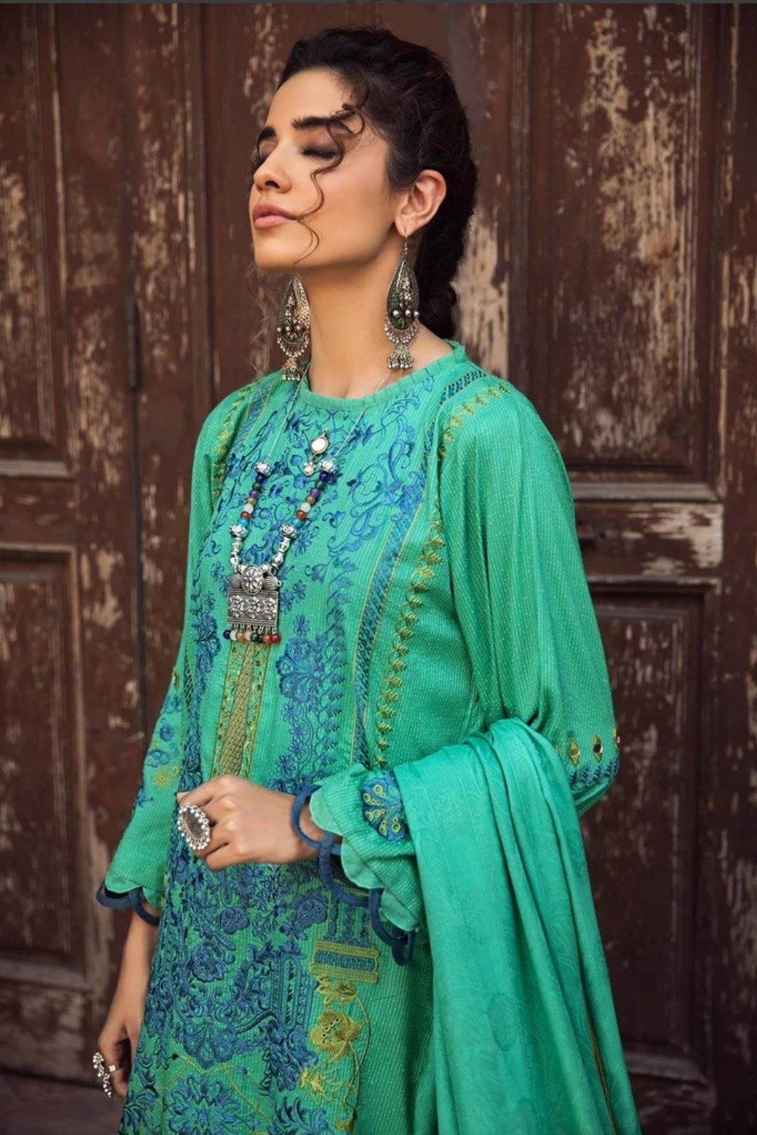 img_charizma_masakali_signature_winter_collection_awwal_boutique