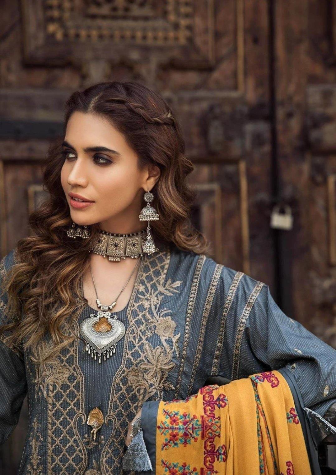 img_charizma_masakali_signature_winter_collection_awwal_boutique