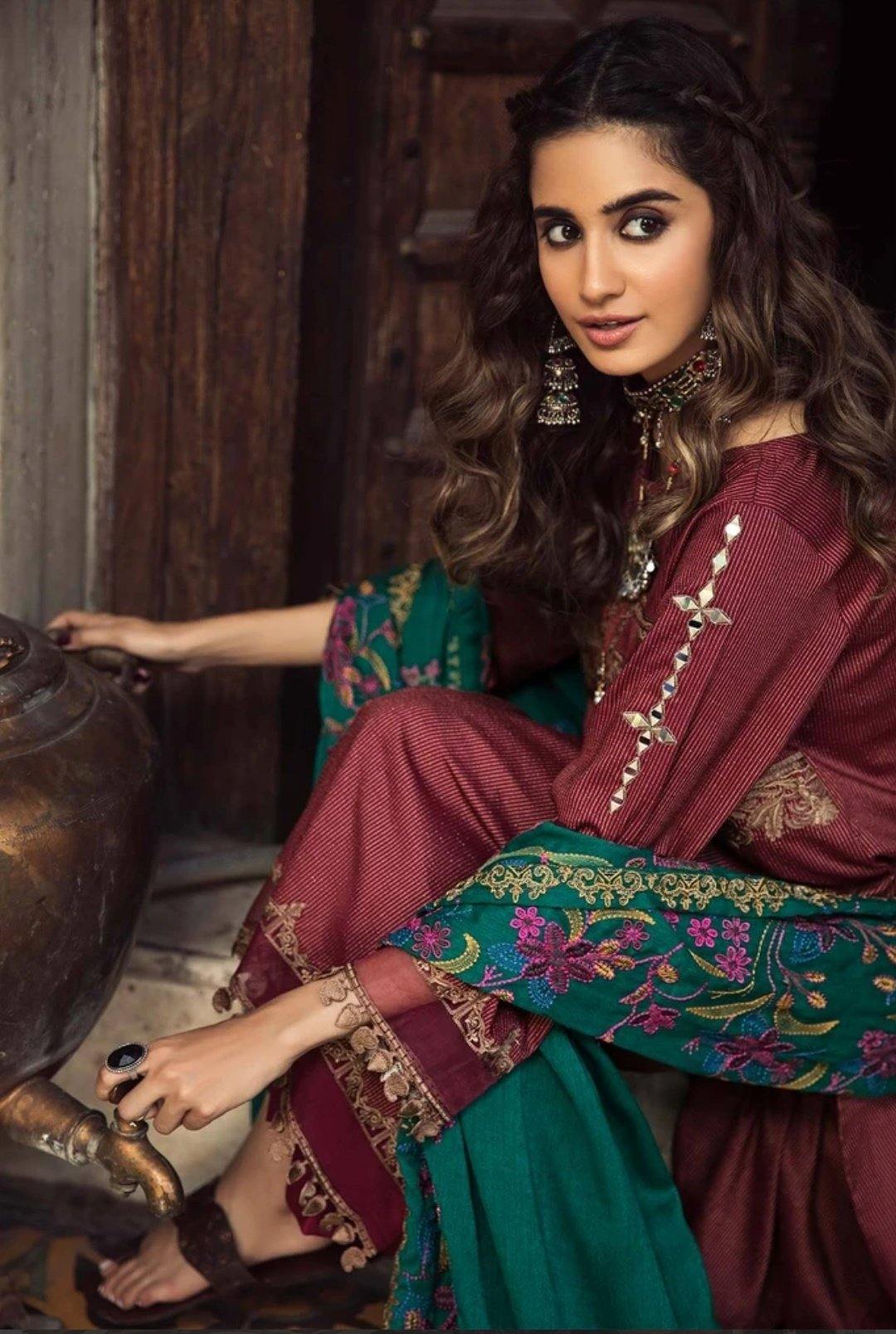 img_charizma_masakali_signature_winter_collection_awwal_boutique