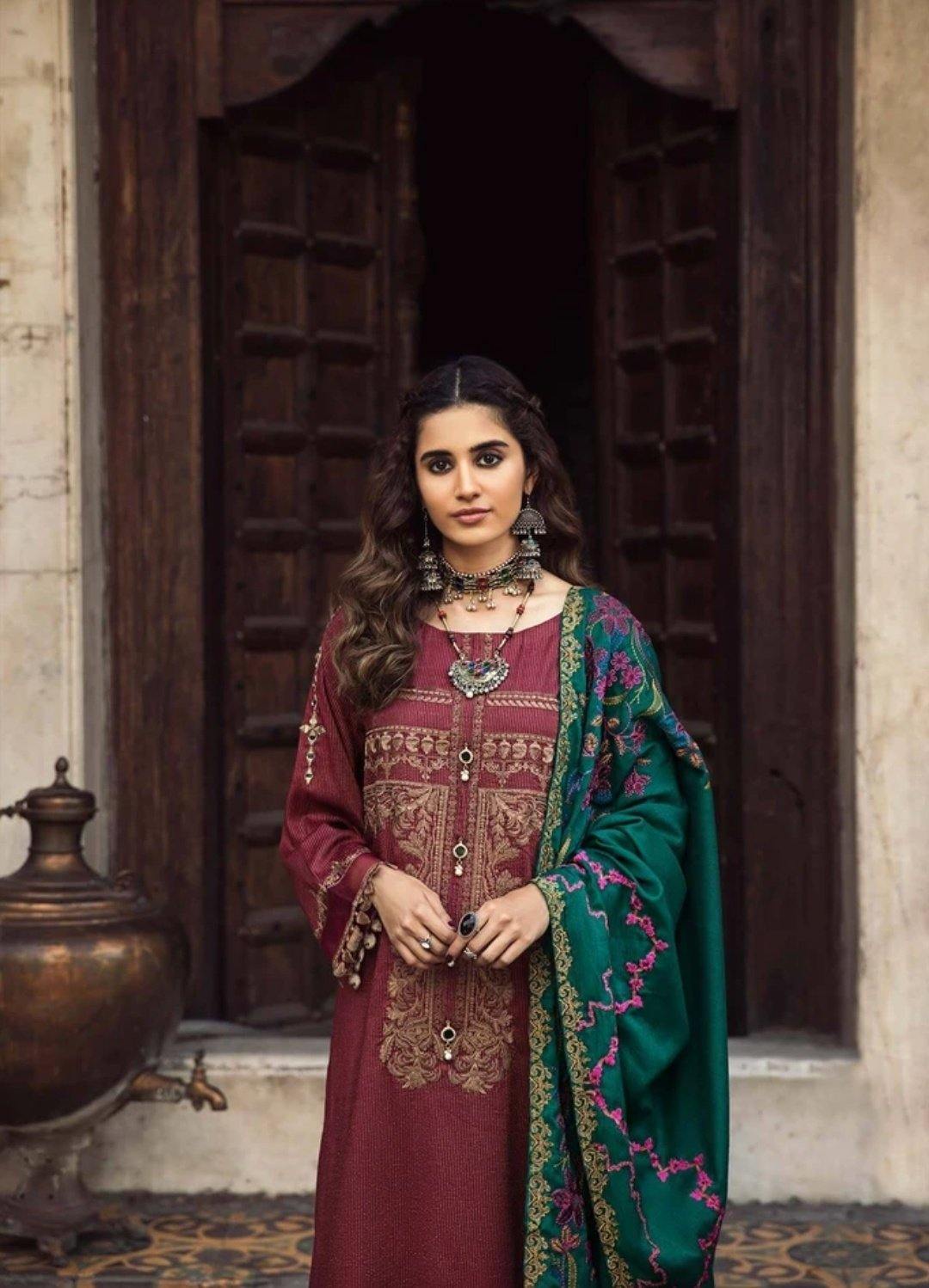 img_charizma_masakali_signature_winter_collection_awwal_boutique