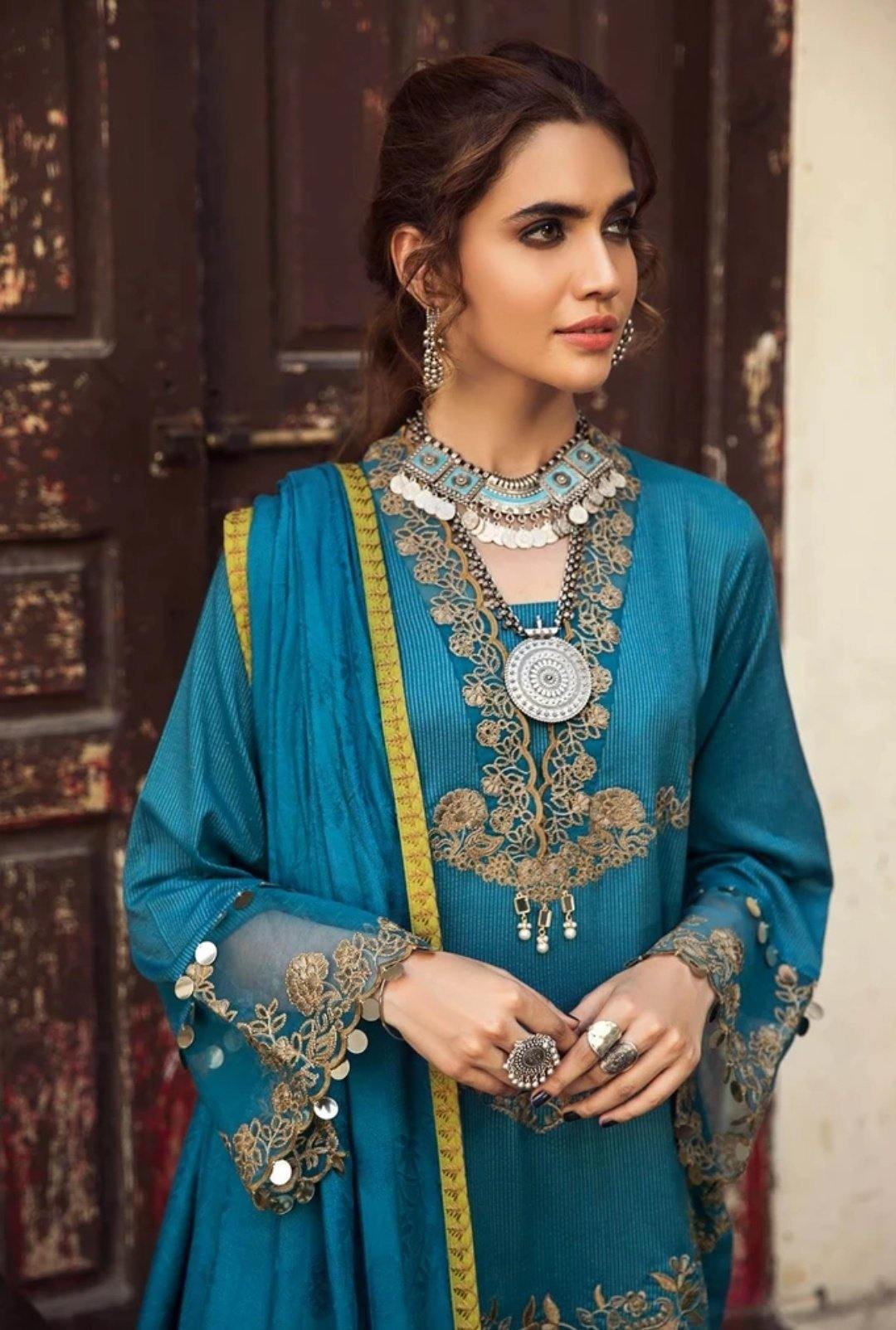 img_charizma_masakali_signature_winter_collection_awwal_boutique