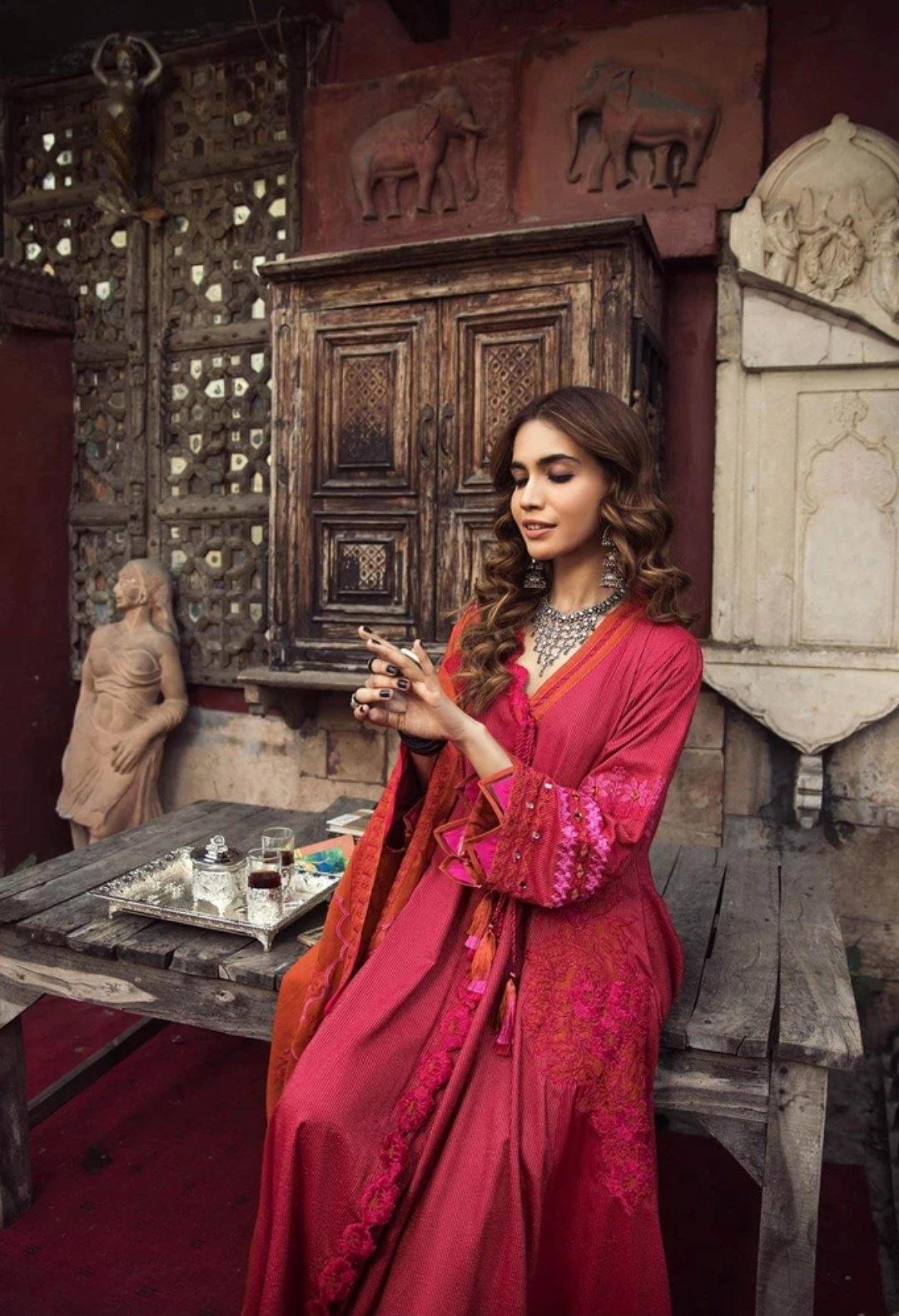 img_charizma_masakali_signature_winter_collection_awwal_boutique