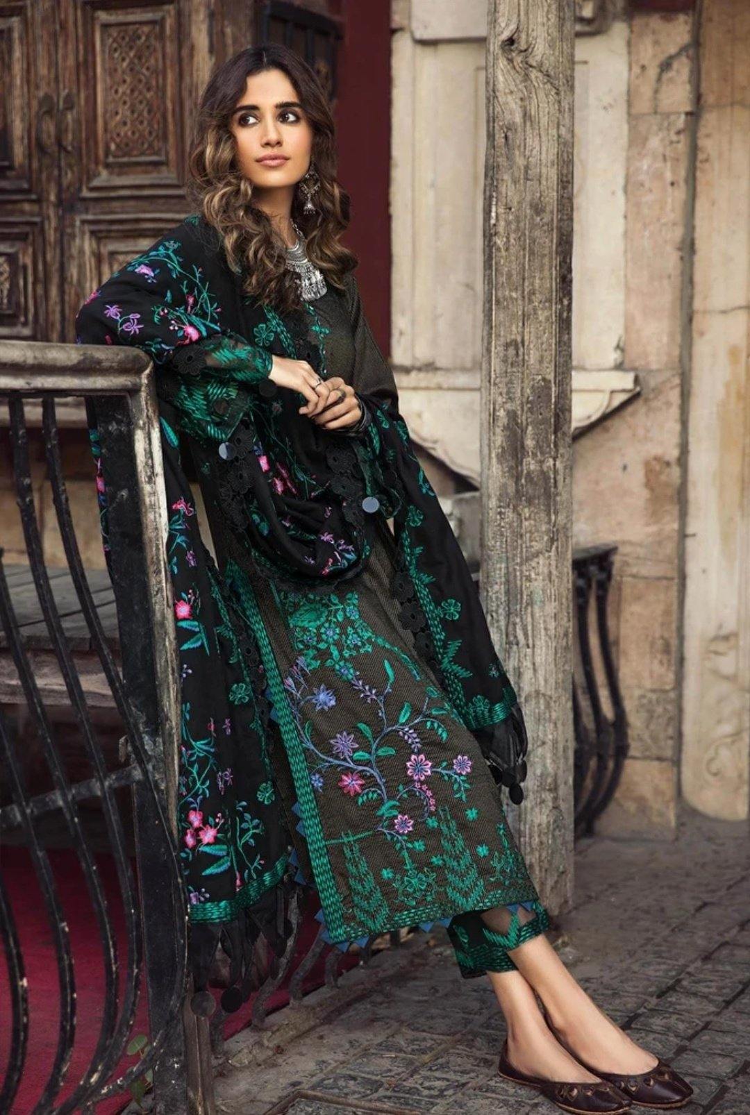 img_charizma_masakali_signature_winter_collection_awwal_boutique