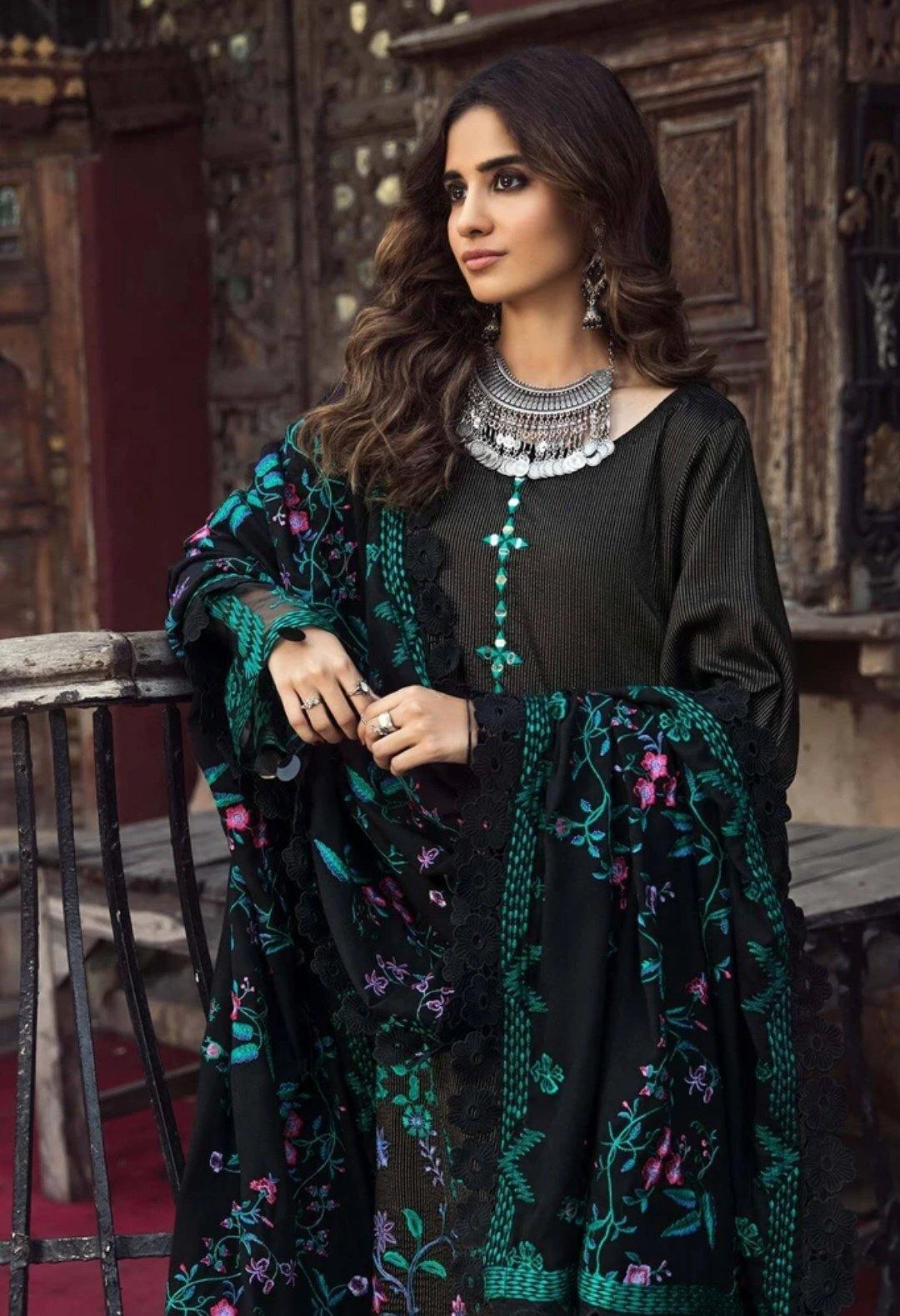 img_charizma_masakali_signature_winter_collection_awwal_boutique