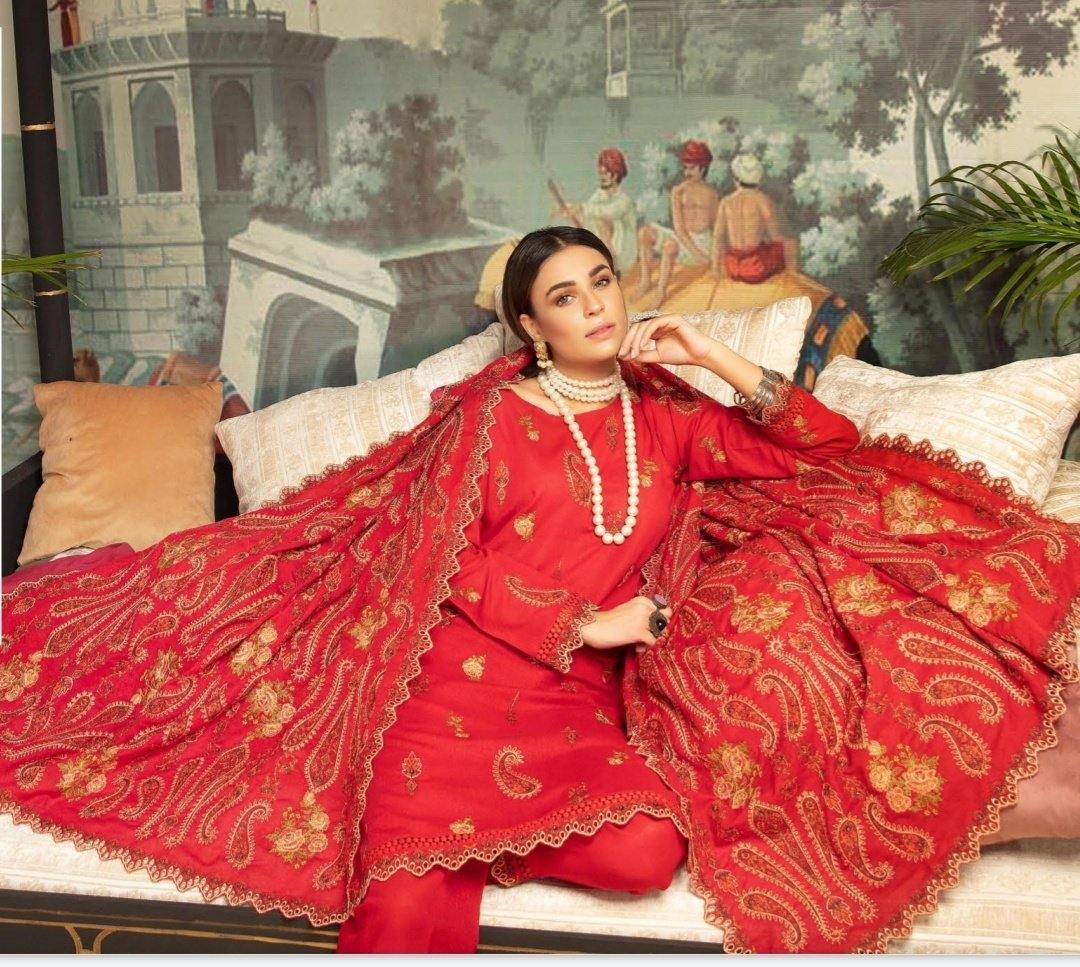 img_shaista_karandi_winter_collection_awwal_boutique