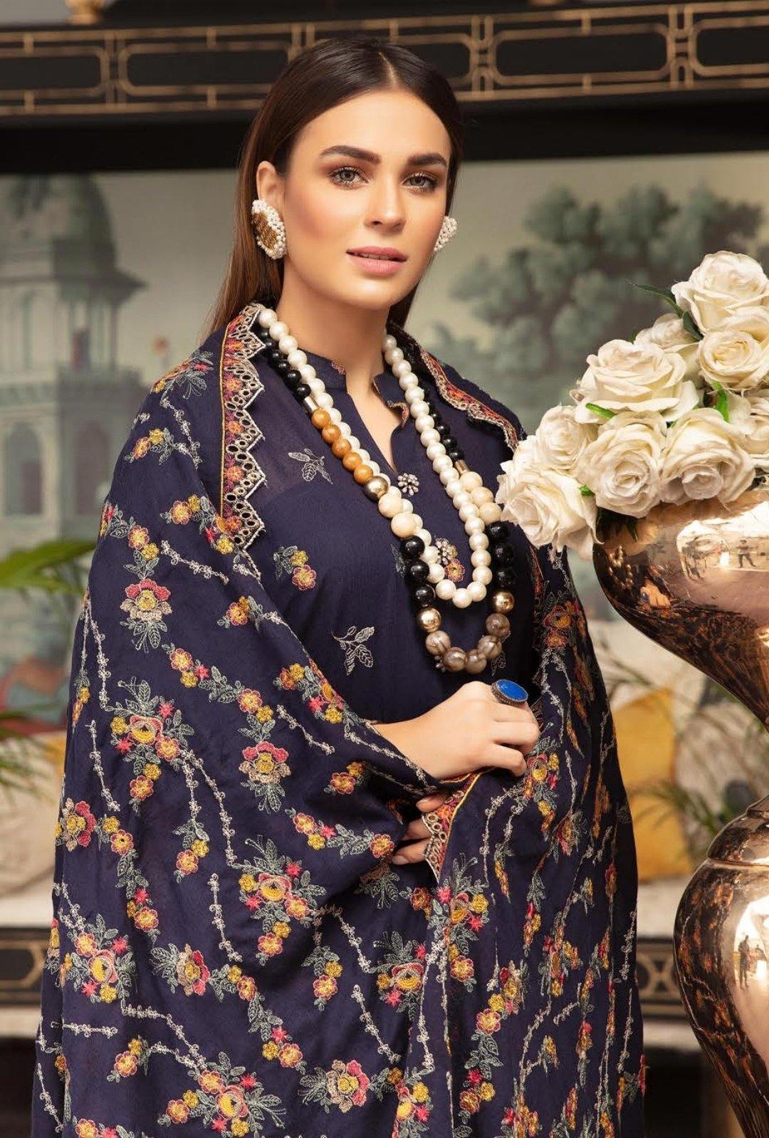 img_shaista_karandi_winter_collection_awwal_boutique