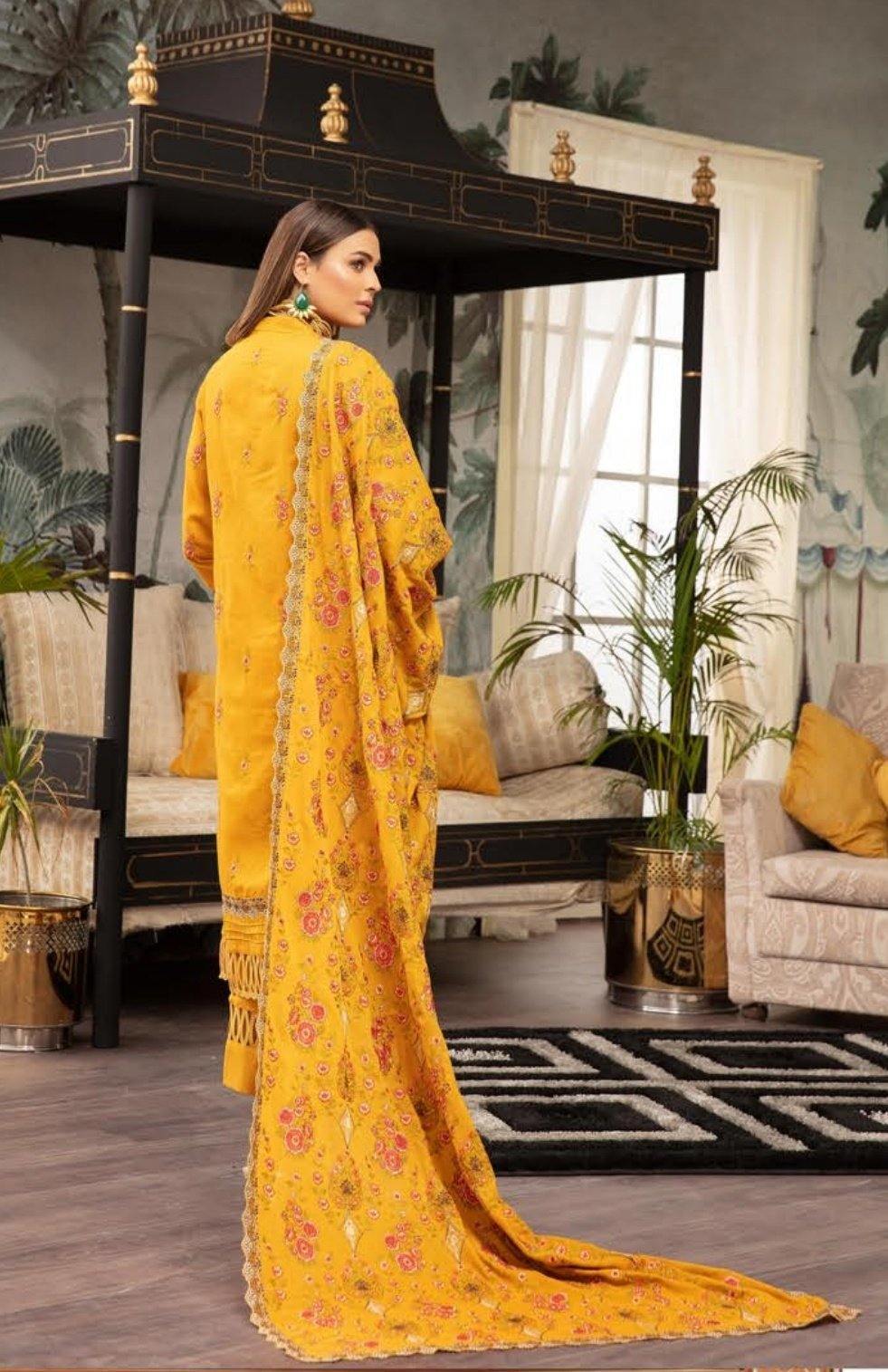 img_shaista_karandi_winter_collection_awwal_boutique