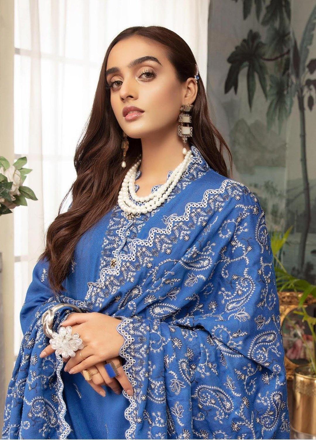 img_shaista_karandi_winter_collection_awwal_boutique