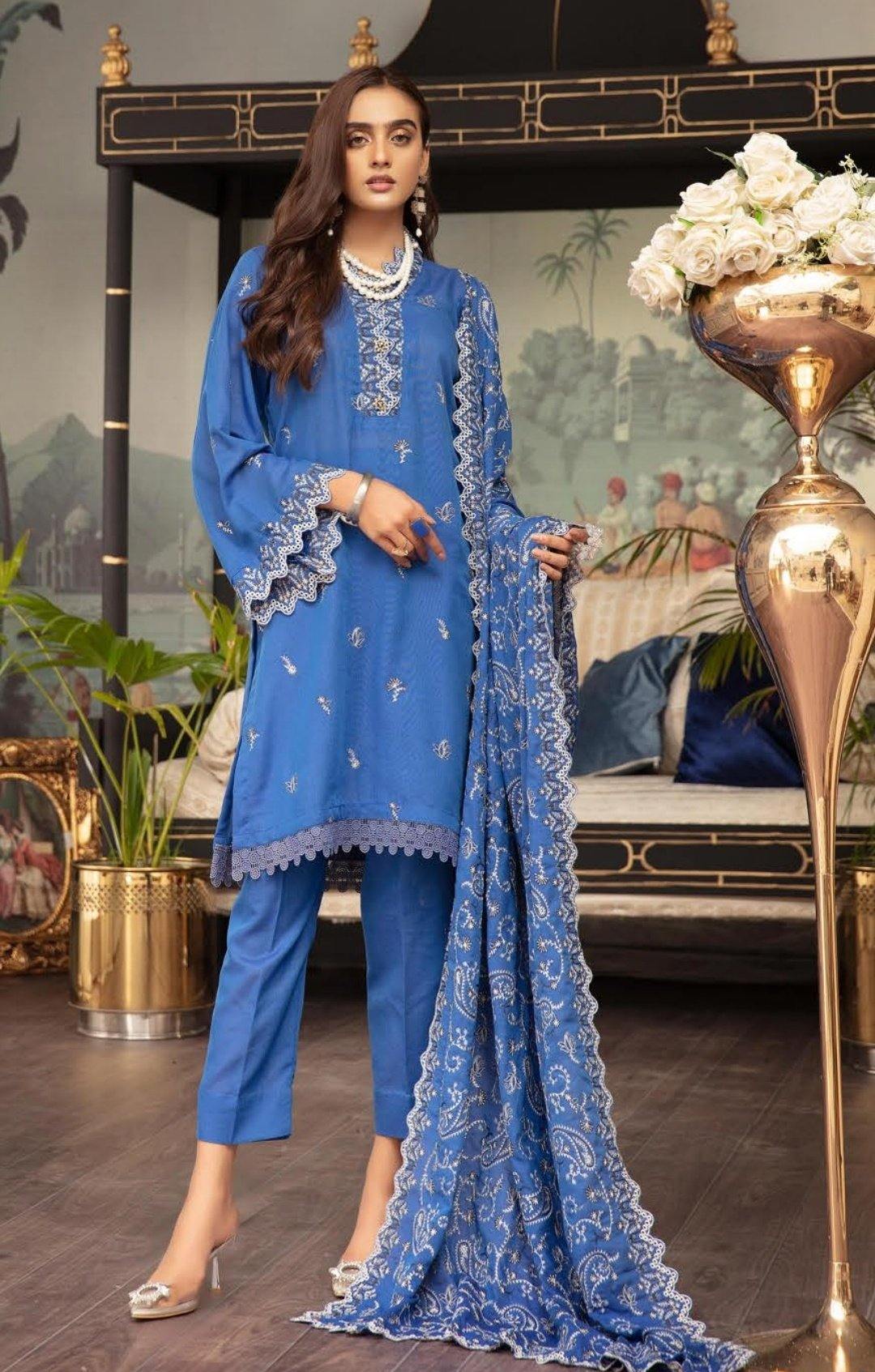 img_shaista_karandi_winter_collection_awwal_boutique