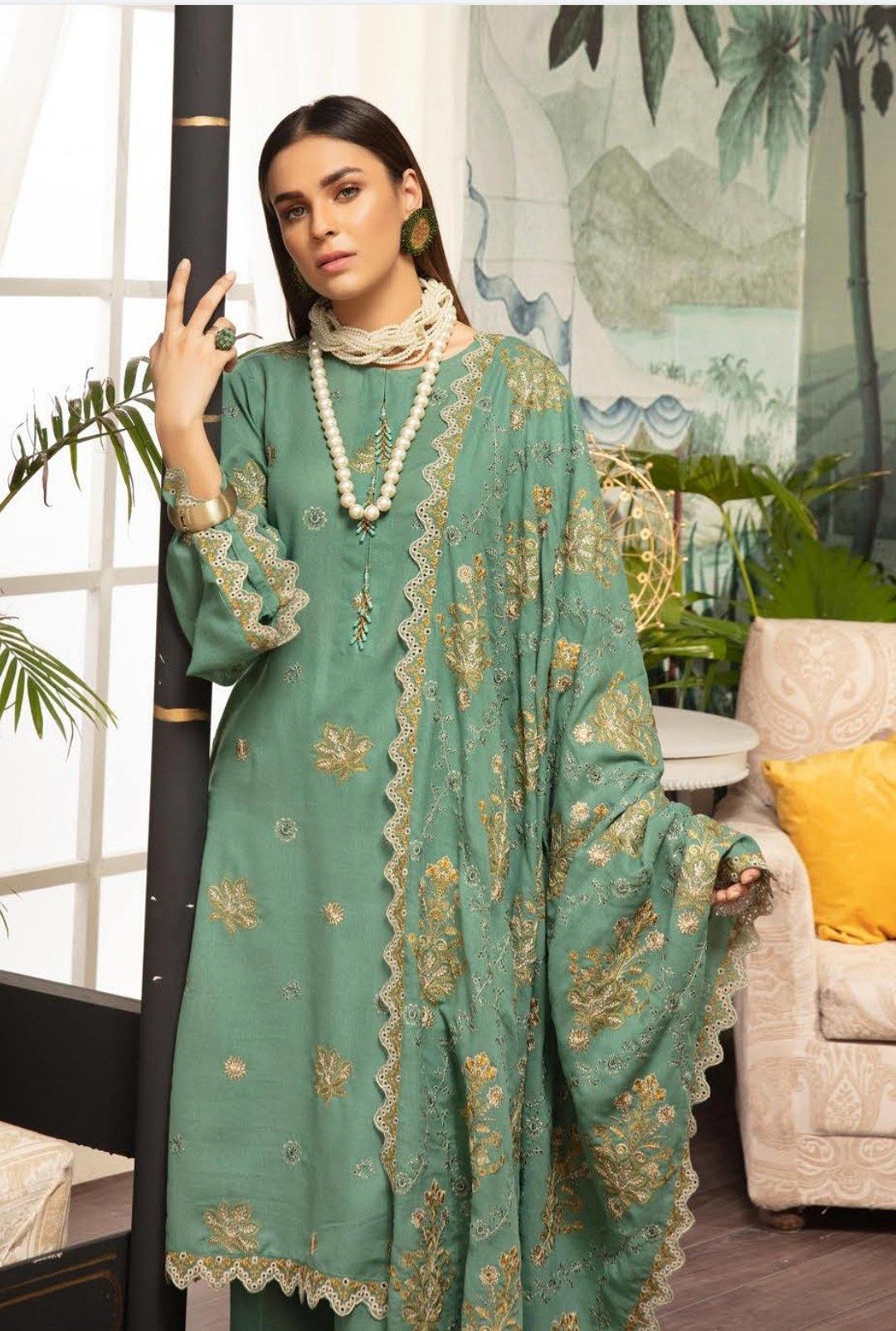 img_shaista_karandi_winter_collection_awwal_boutique