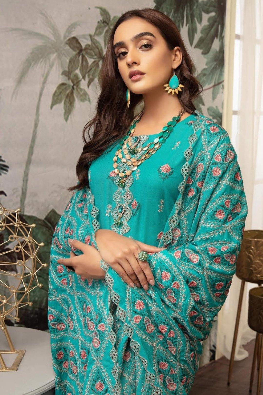 img_shaista_karandi_winter_collection_awwal_boutique