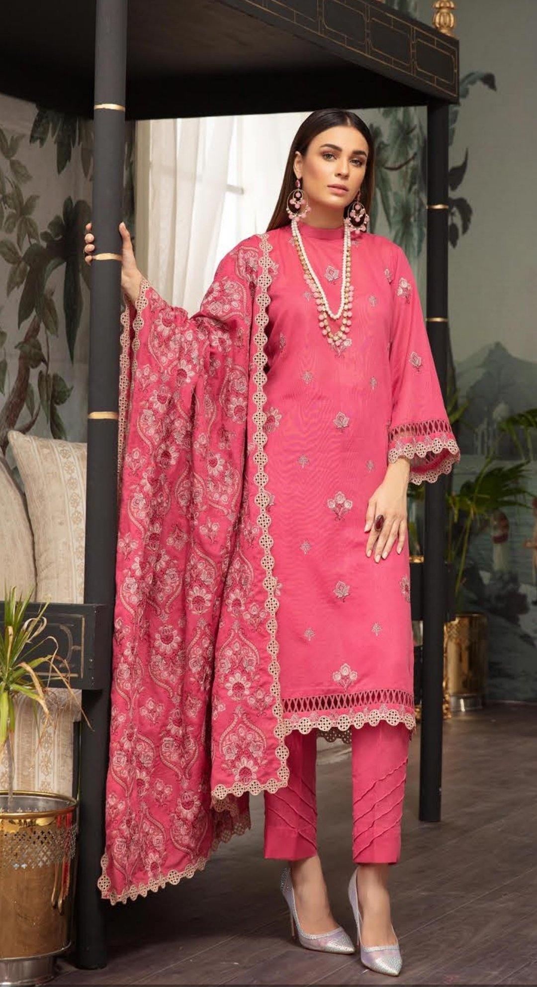 img_shaista_karandi_winter_collection_awwal_boutique