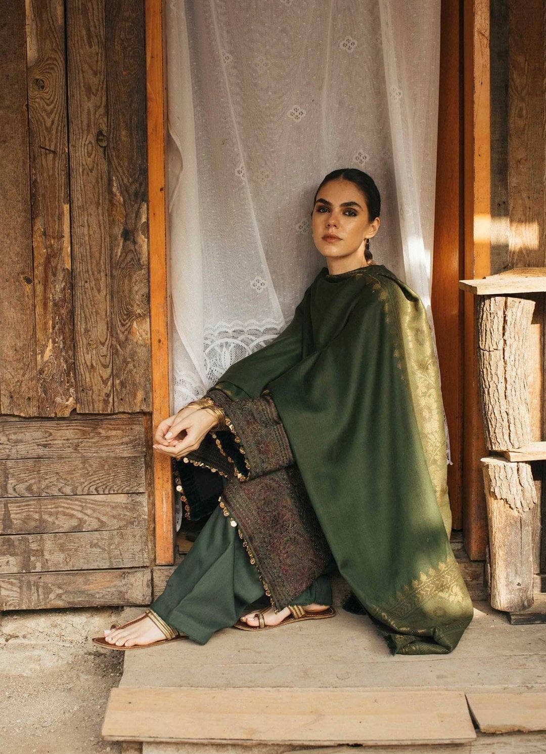 img_zara_shahjahan_winter_shawl_collection_awwal_boutique