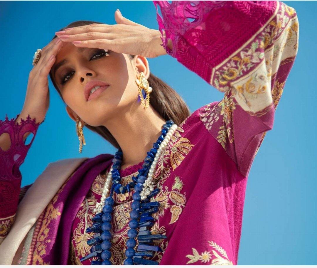 img_sana_safinaz_winter_shawl_2020_awwal_boutique