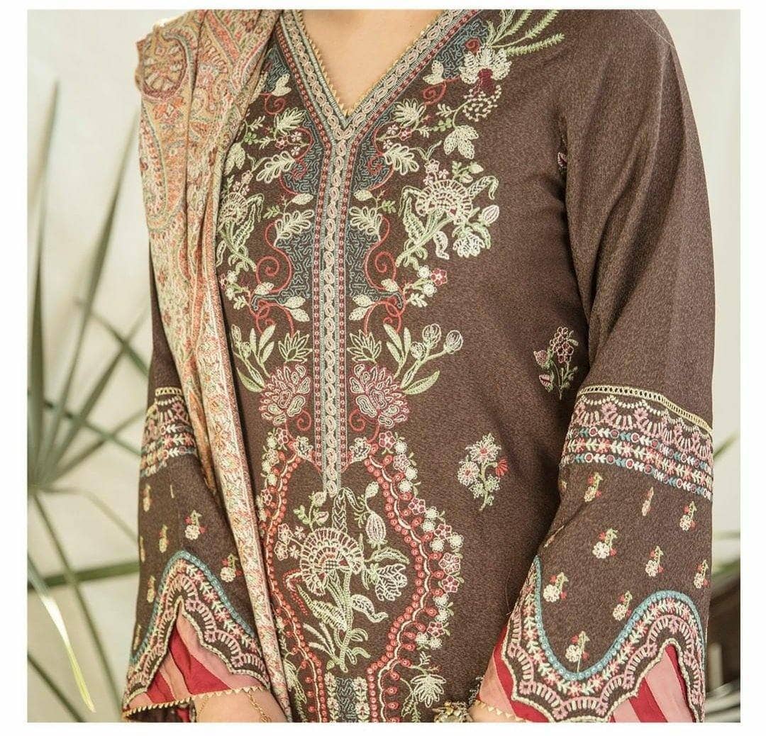 img_spotted_in_qalamkar_luxury_shawls_collection_awwal_boutique