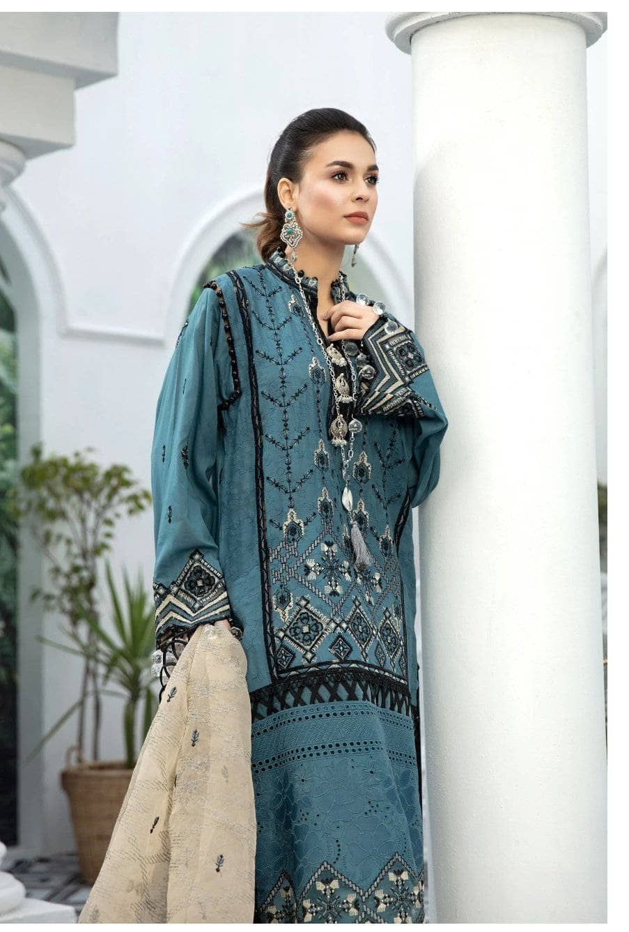 img_adans_libas_schiffli_lawn_awwal_boutique