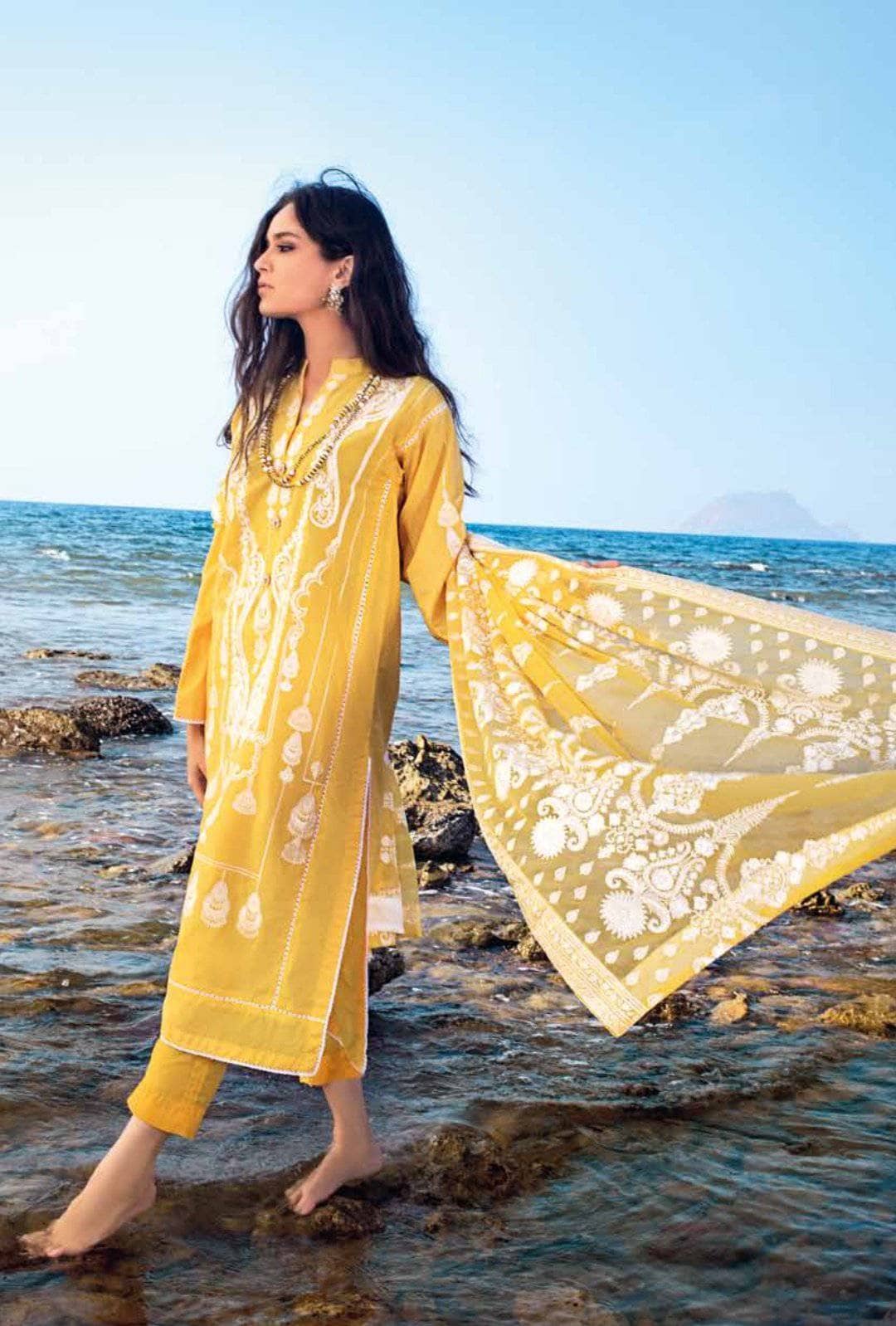 img_gul_ahmed_luxury_collection_2021_awwal_boutique