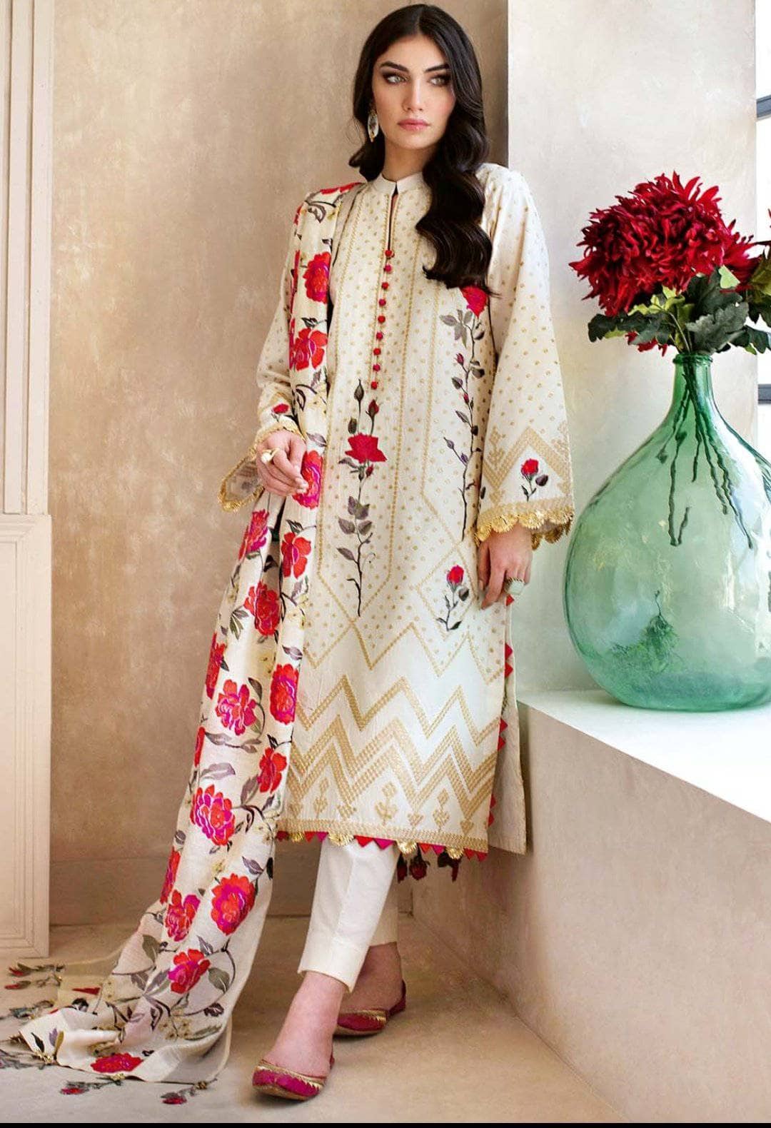 img_gul_ahmed_luxury_collection_2021_awwal_boutique