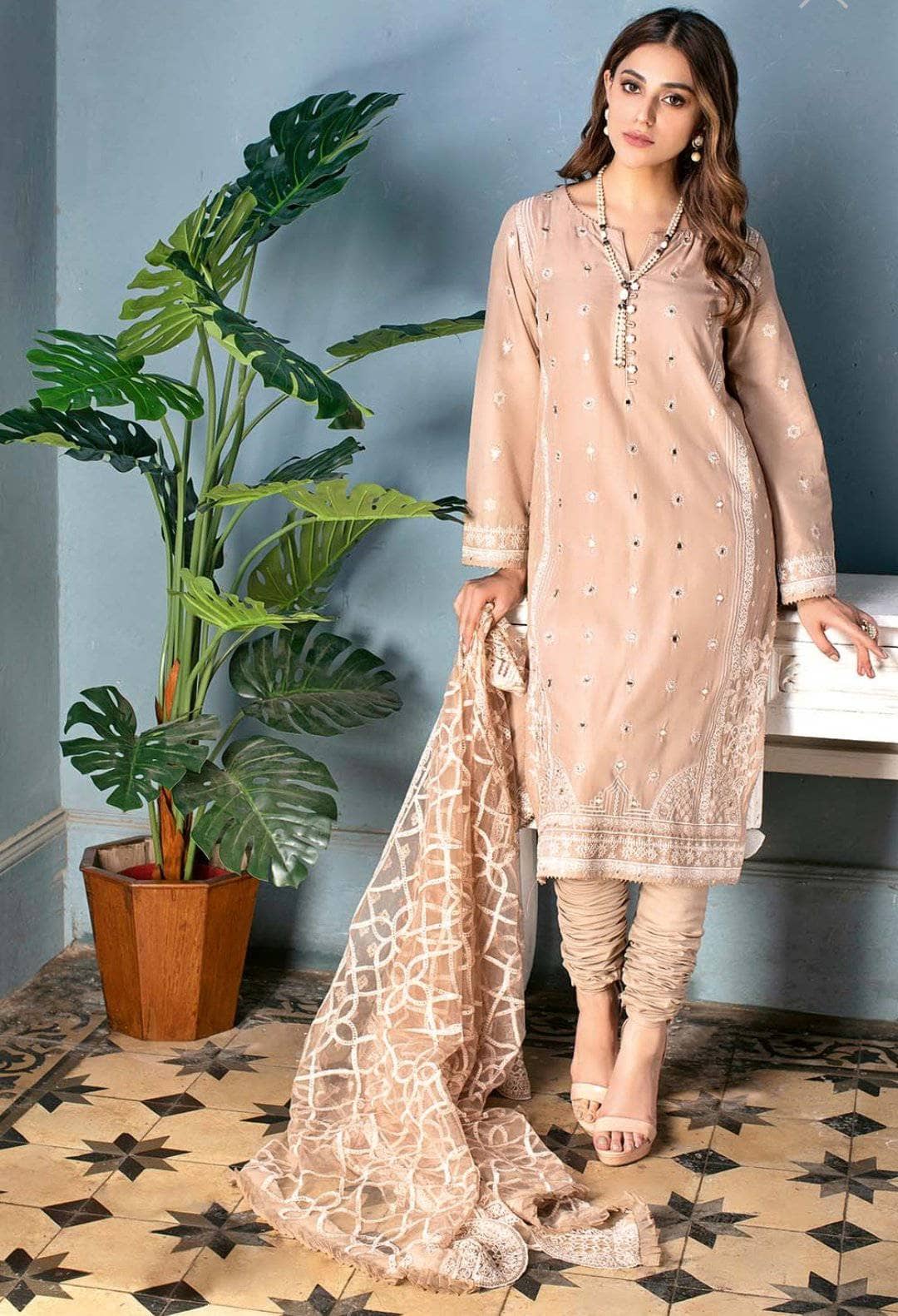 img_gul_ahmed_luxury_collection_2021_awwal_boutique