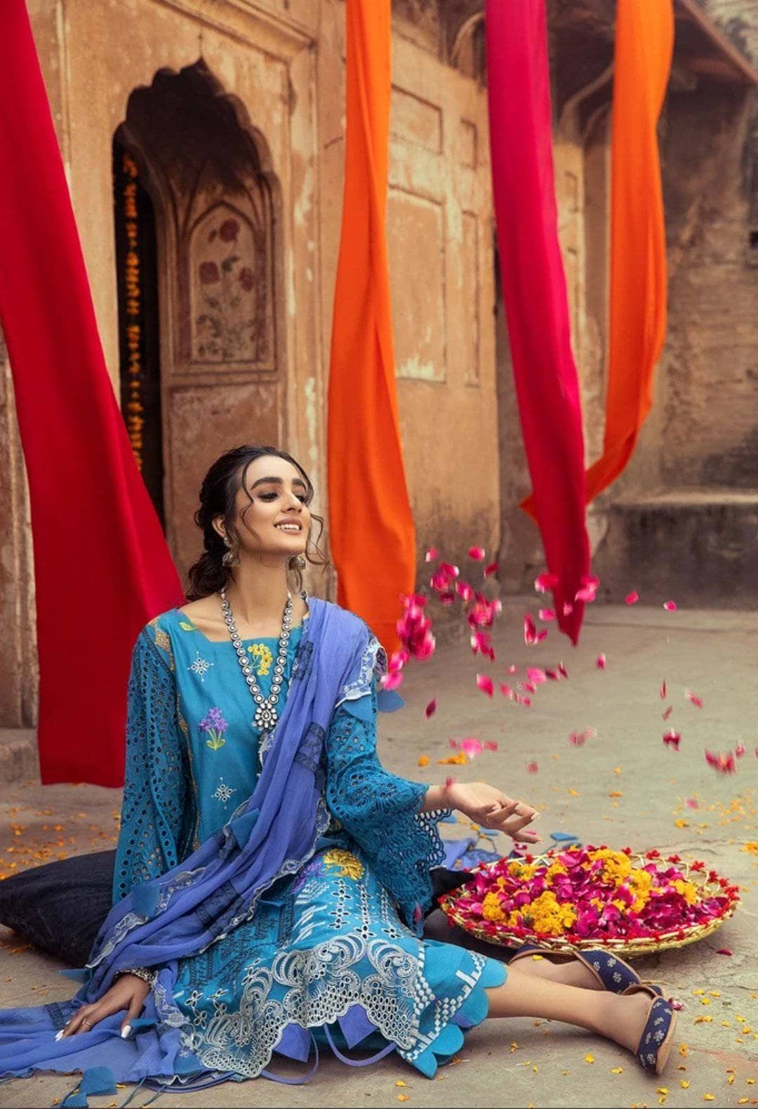 img_charizma_signature_lawn_2021_awwal_boutique