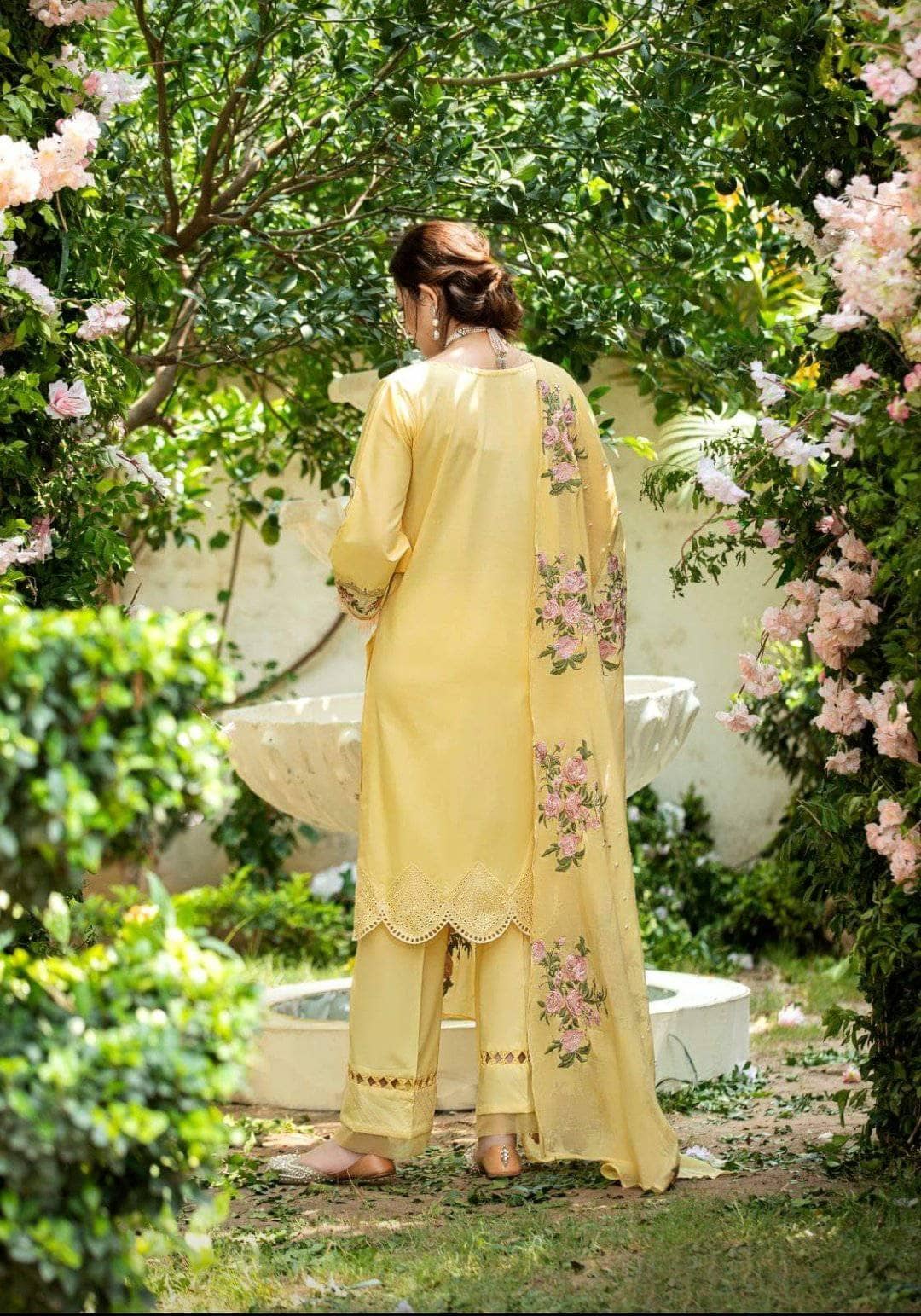 img_manara_lawn_2021_awwal_boutique