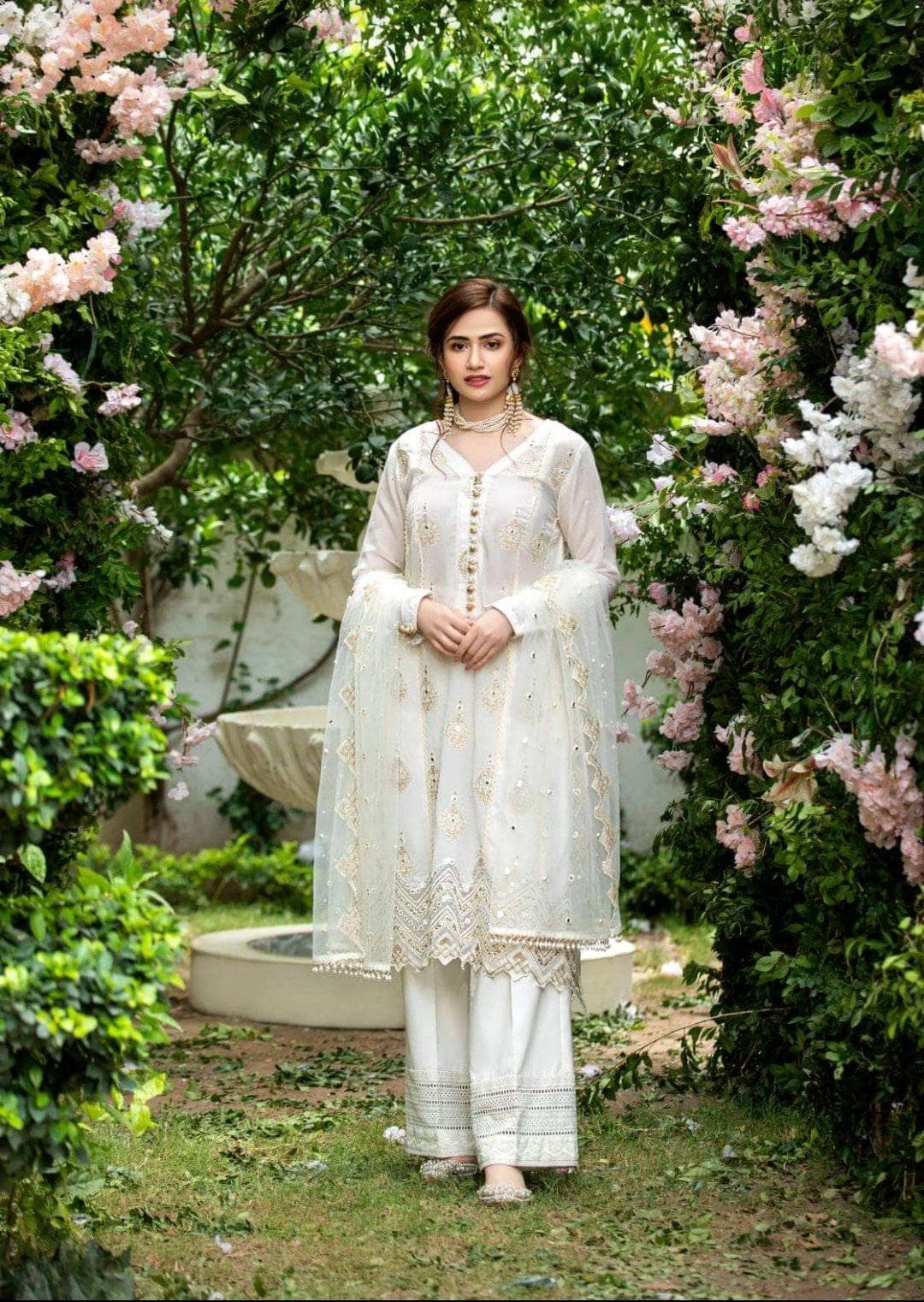 img_manara_lawn_2021_awwal_boutique