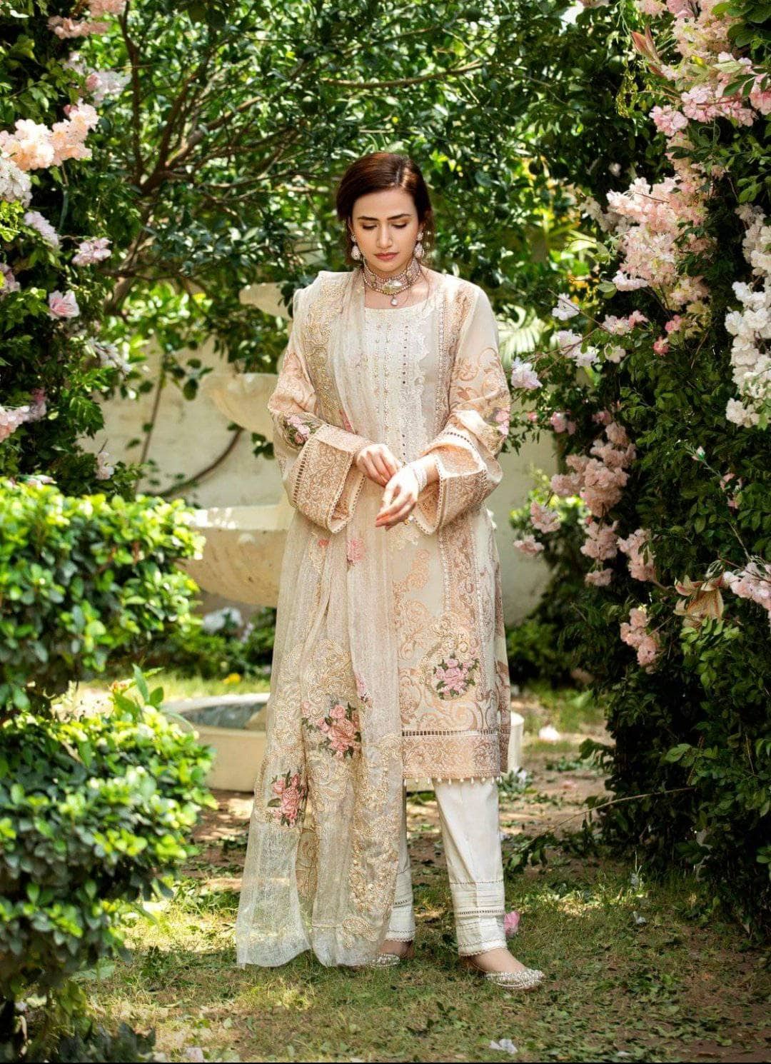 img_manara_lawn_2021_awwal_boutique