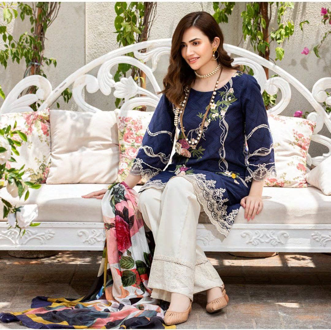 img_manara_lawn_2021_awwal_boutique