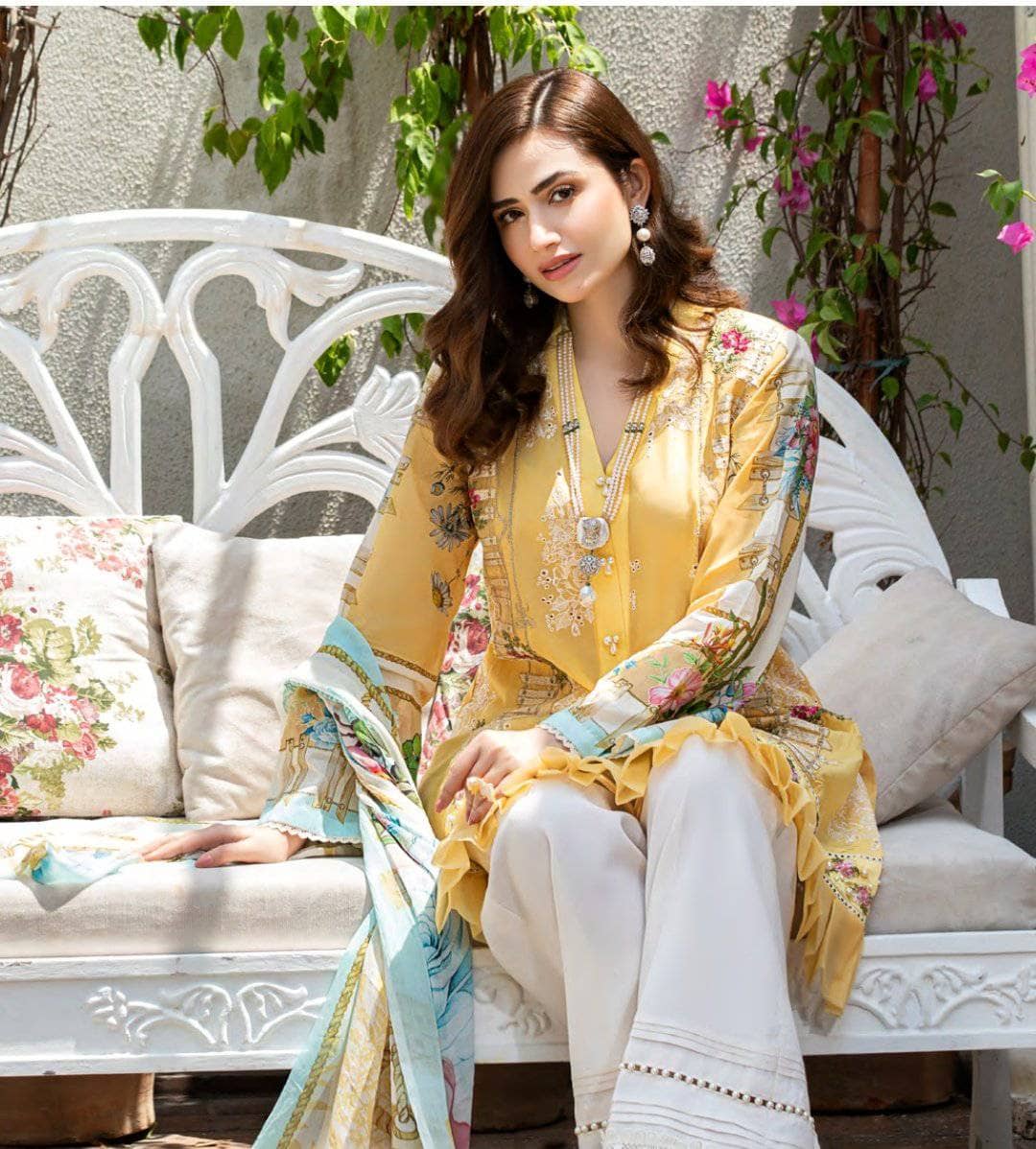 Manara Luxury Lawn 2021/D 03/Confetti Confession