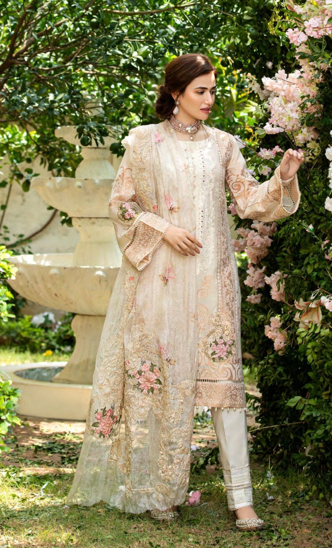 img_manara_lawn_2021_awwal_boutique