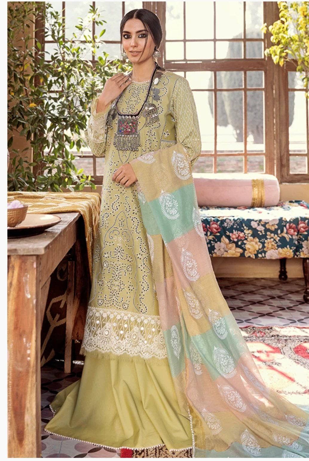 img_qalamkar_luxury_lawn_2021_awwal_boutique