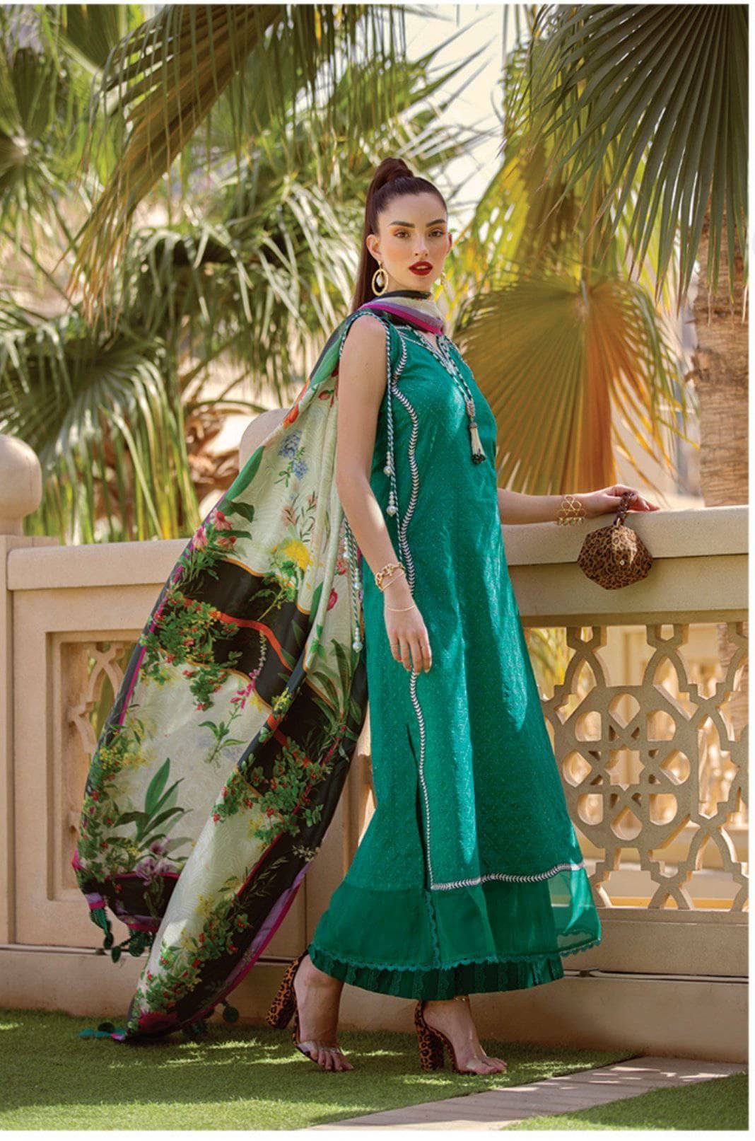 img_farah_talib_aziz_lawn_2021_awwal_boutique