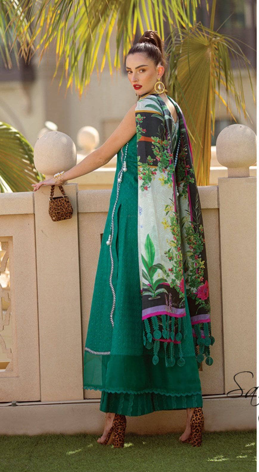 img_farah_talib_aziz_lawn_2021_awwal_boutique