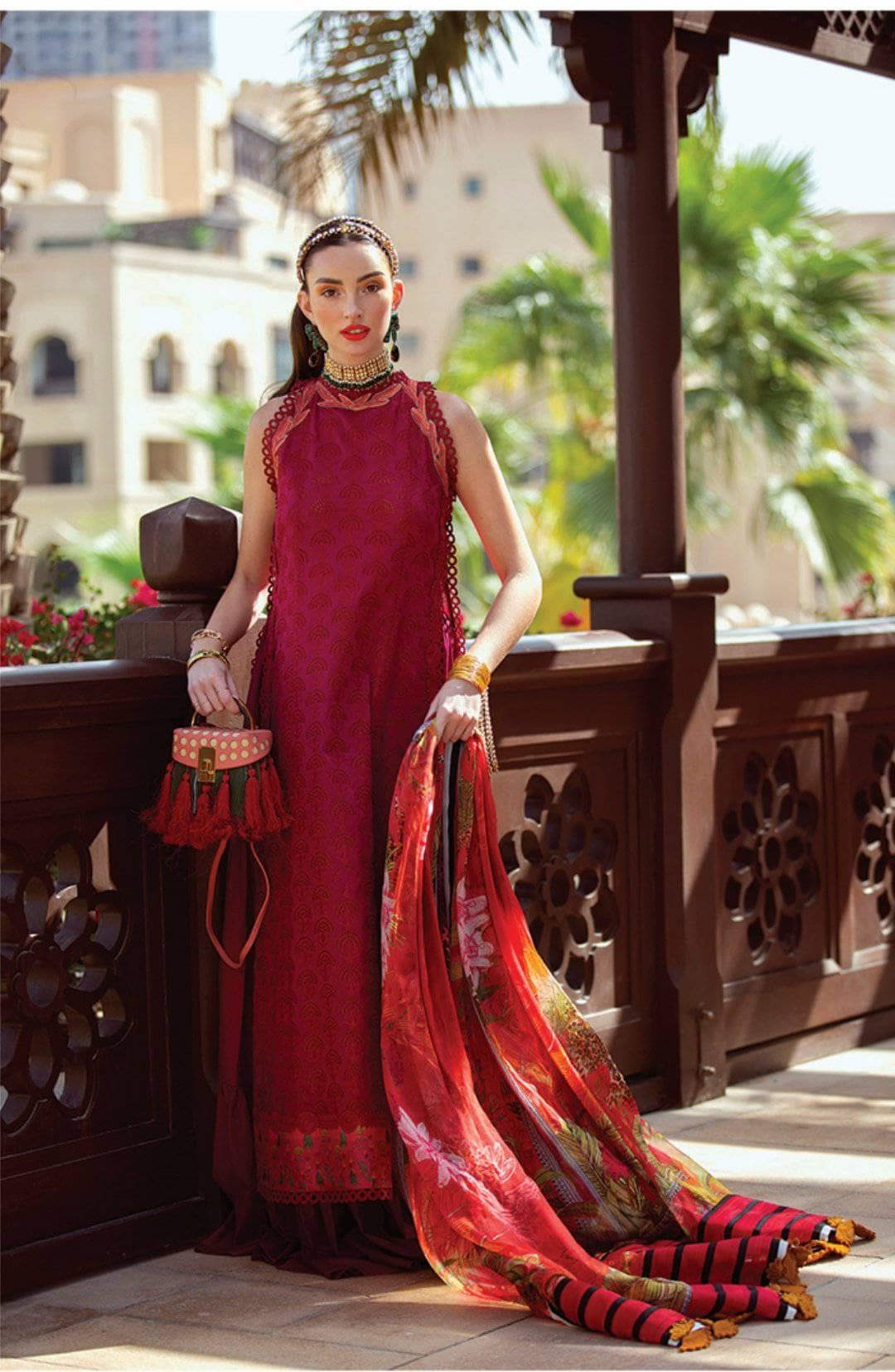 img_farah_talib_aziz_lawn_2021_awwal_boutique