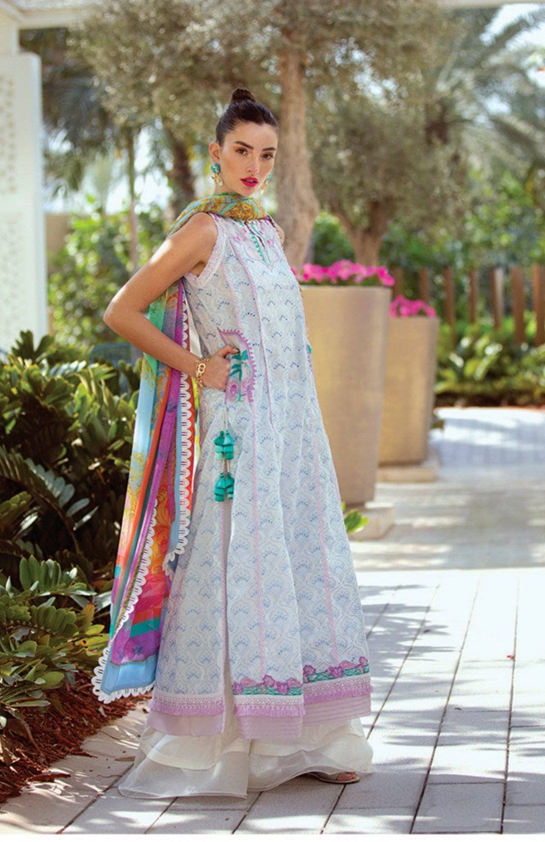 img_farah_talib_aziz_lawn_2021_awwal_boutique