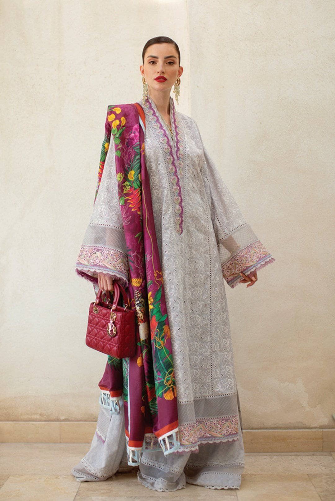 img_farah_talib_aziz_lawn_2021_awwal_boutique