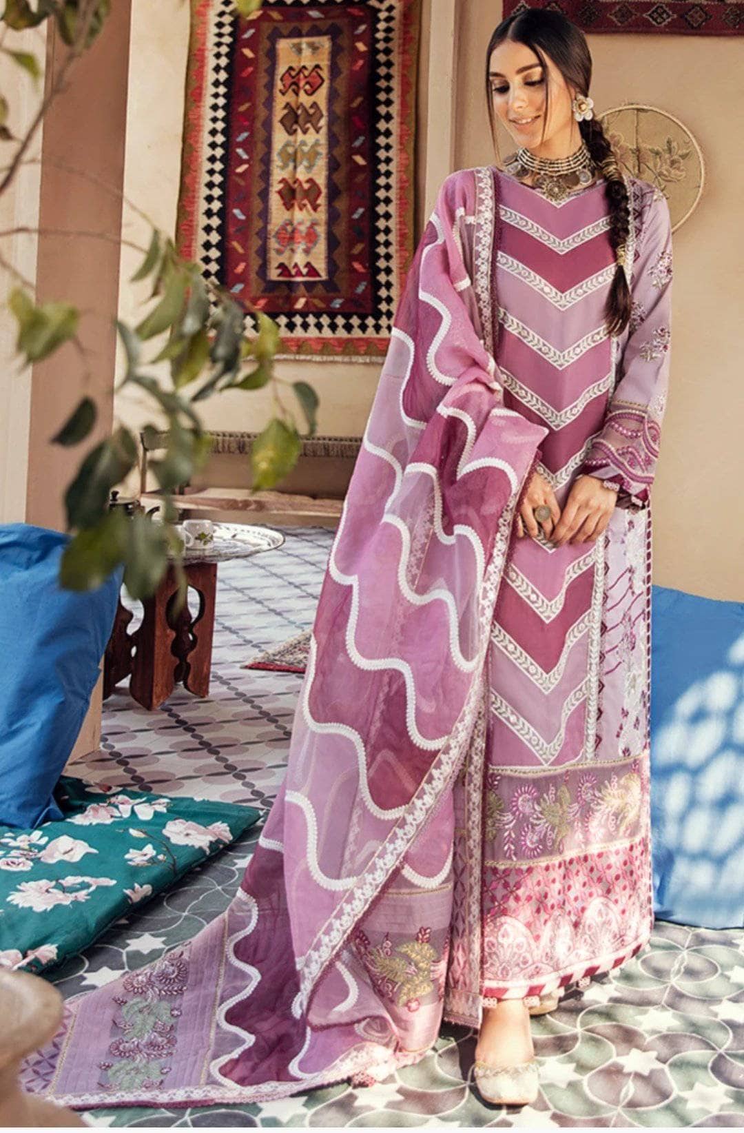 img_qalamkar_luxury_lawn_2021_awwal_boutique