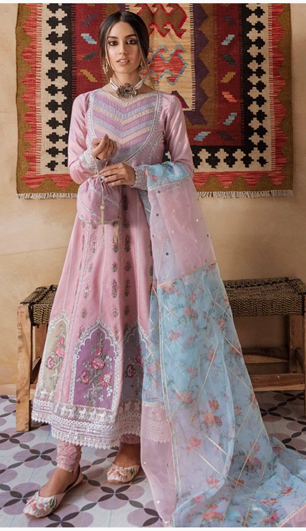 img_qalamkar_luxury_lawn_2021_awwal_boutique