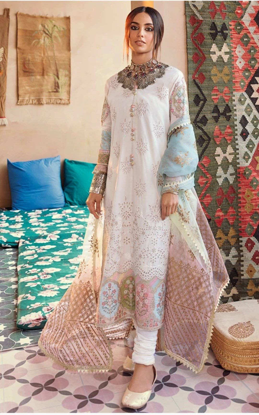 img_qalamkar_luxury_lawn_2021_awwal_boutique