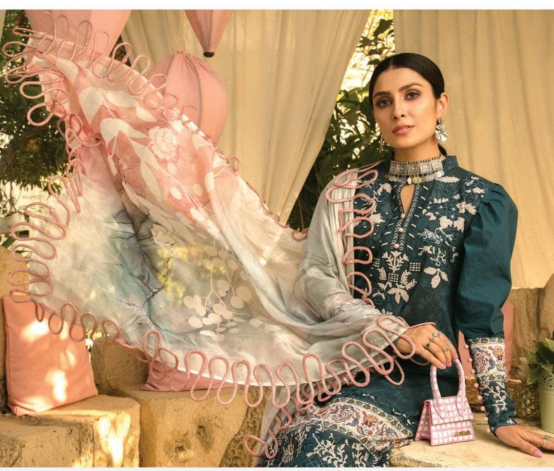 img_zoha_lawn_2021_by_ansab_jahangir_awwal_boutique