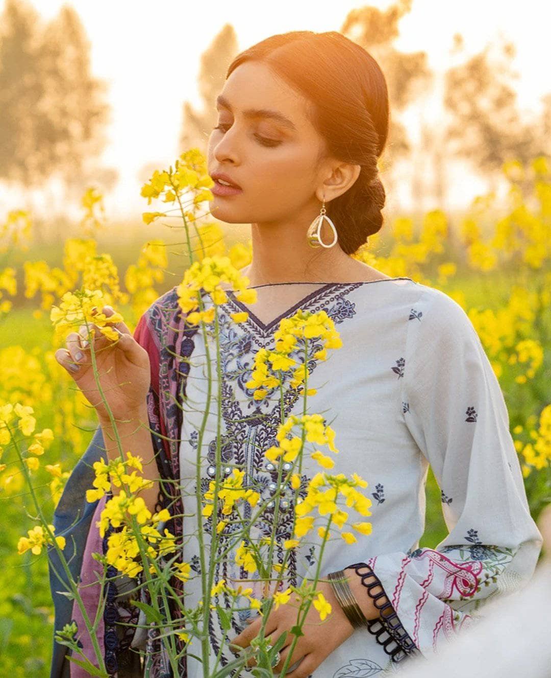 img_cross_stitch_lawn_2021_awwal_boutique