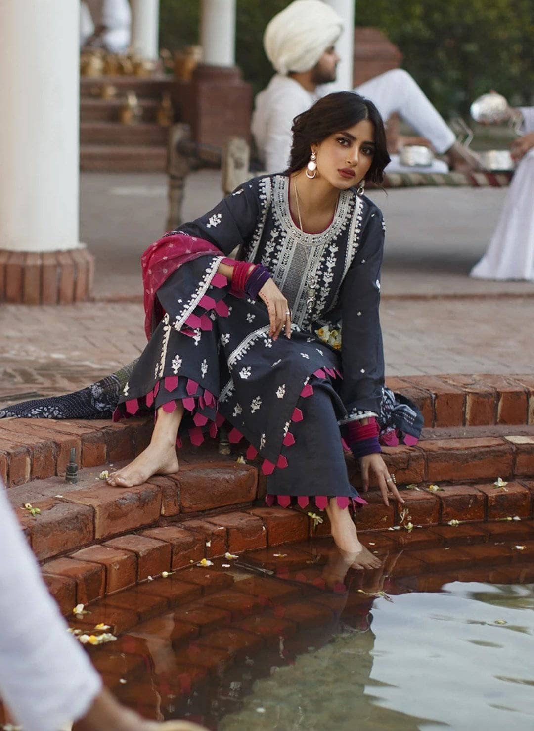 img_cross_stitch_lawn_2021_awwal_boutique