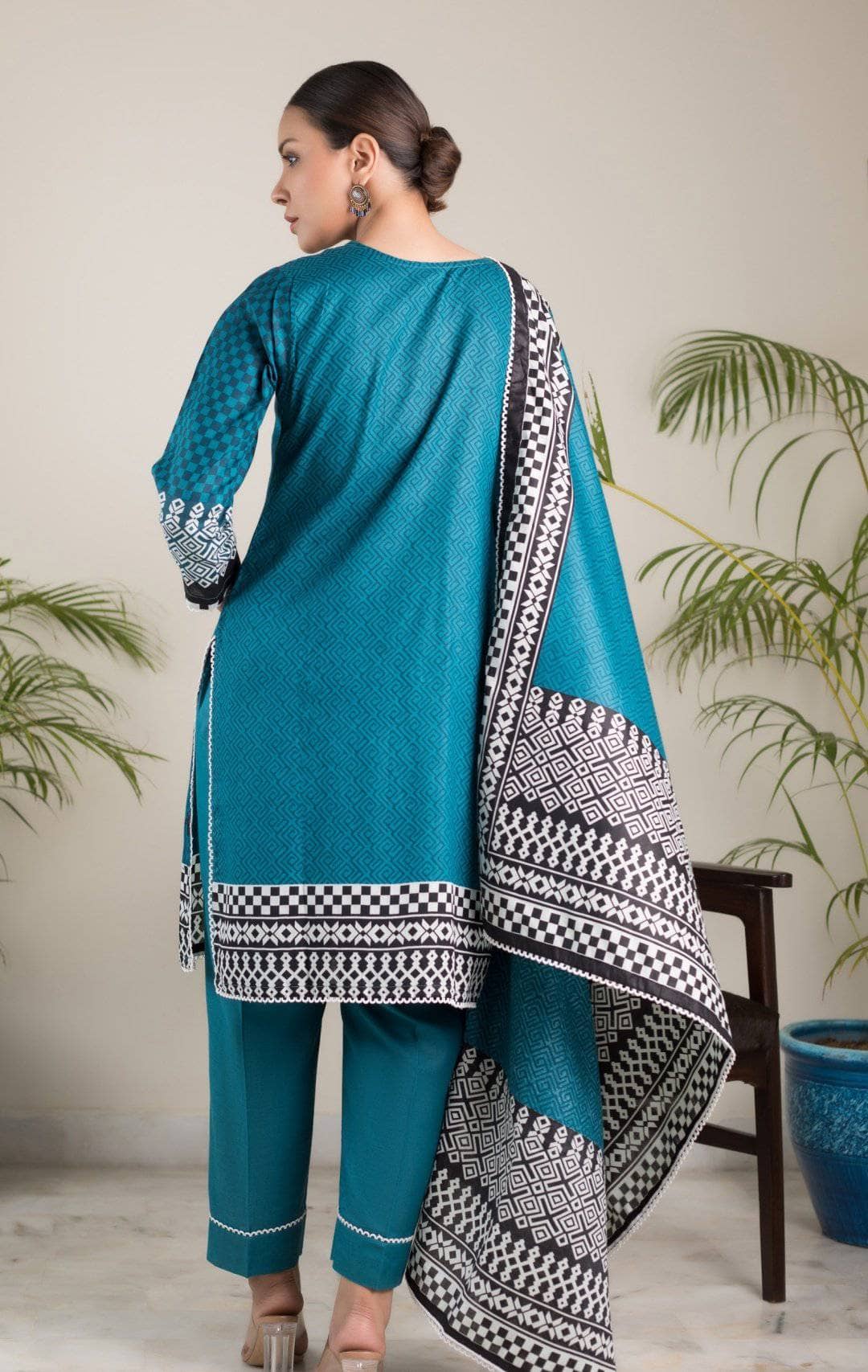 img_sahil_embroidered_lawn_2021_awwal_boutique