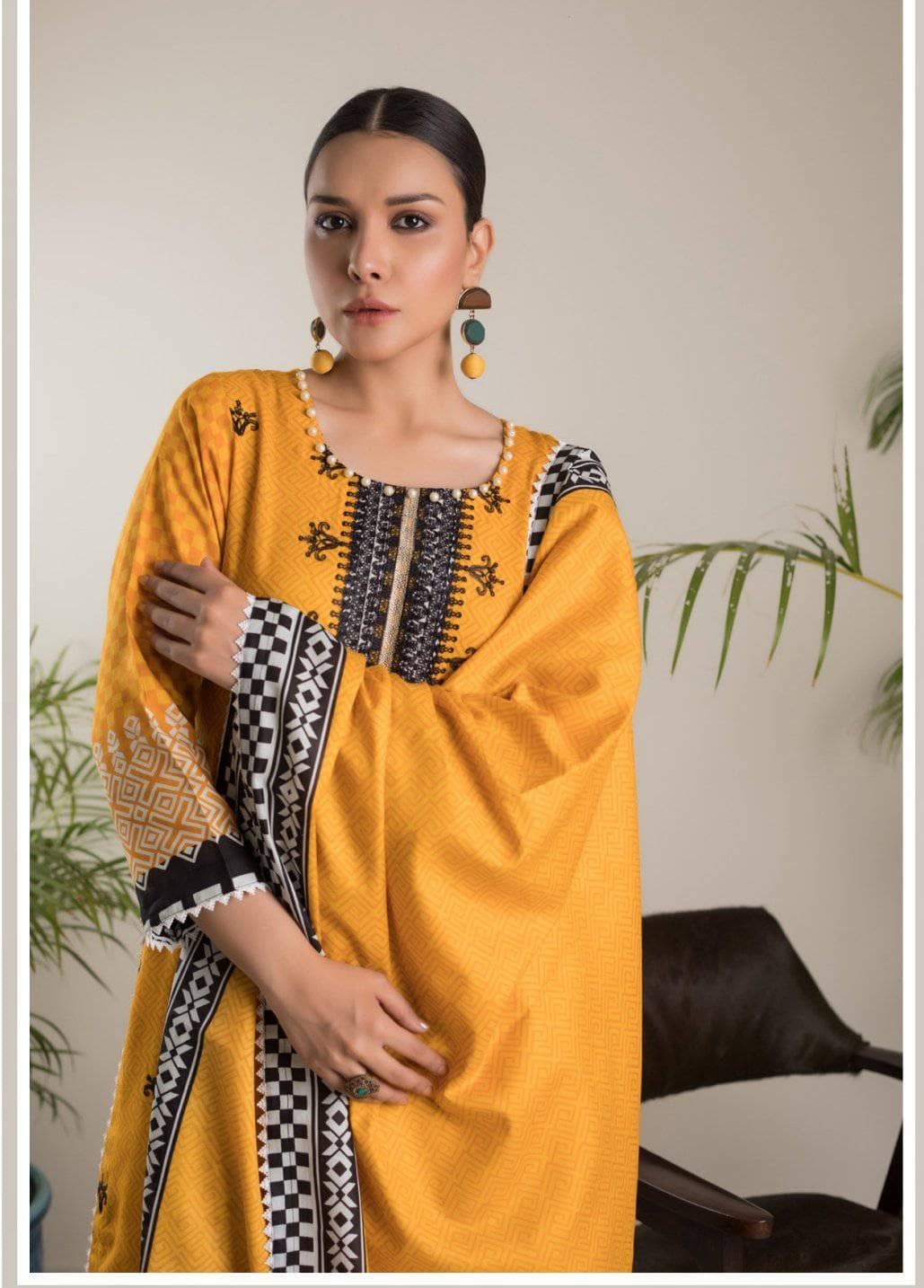 img_sahil_embroidered_lawn_2021_awwal_boutique