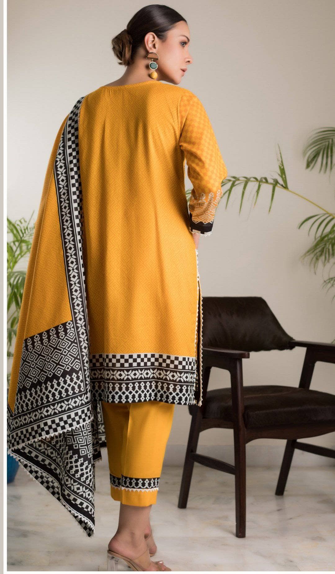 img_sahil_embroidered_lawn_2021_awwal_boutique